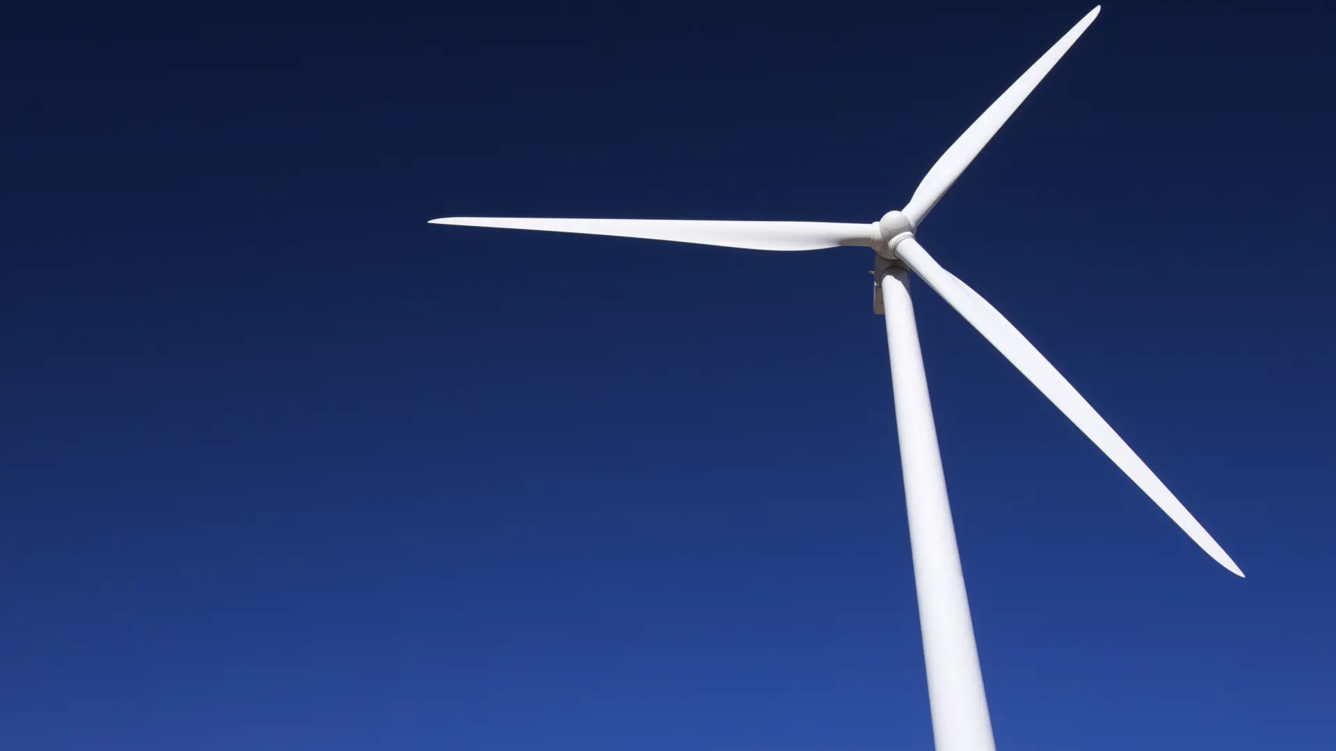 Hoofdafbeelding voor artikel Windmolen op bedrijfsterrein…