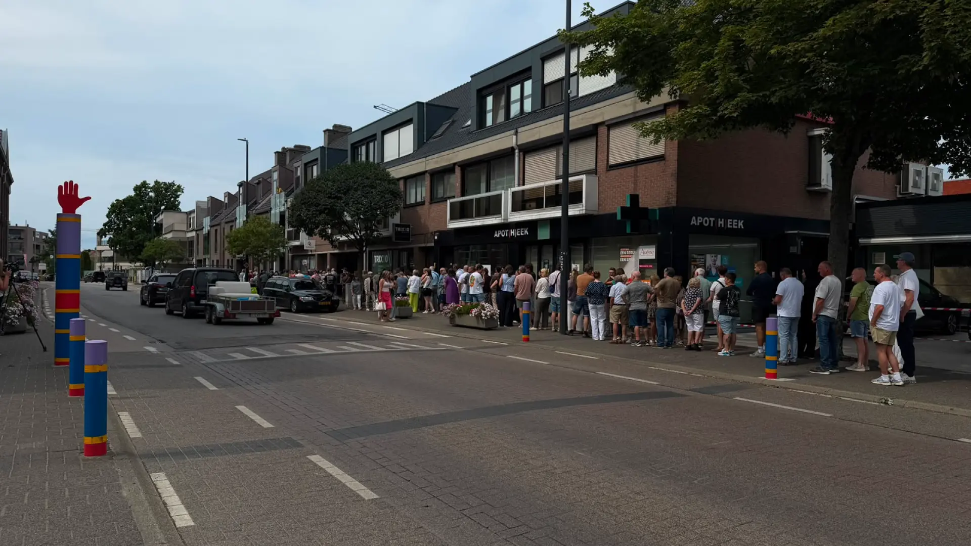 Hoofdafbeelding voor artikel Honderden mensen schuiven…