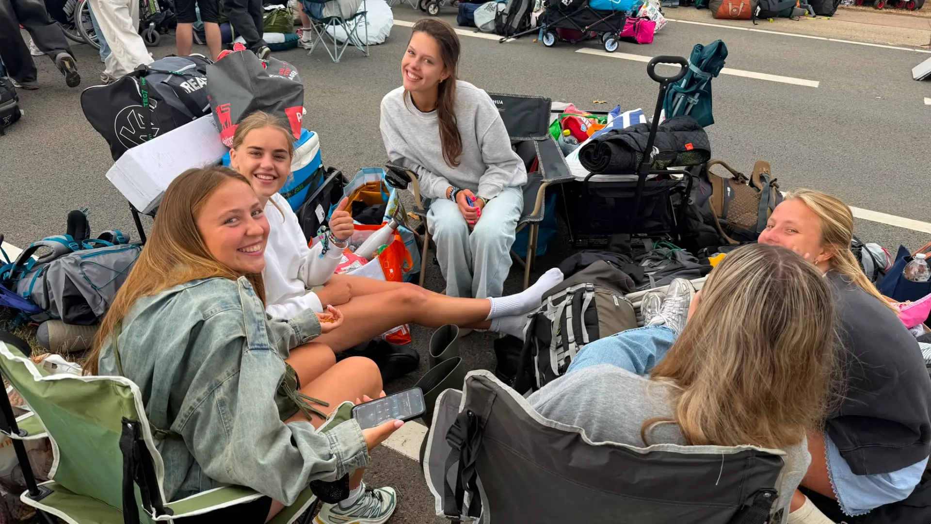 Hoofdafbeelding voor artikel LIVEBLOG - De camping is open!