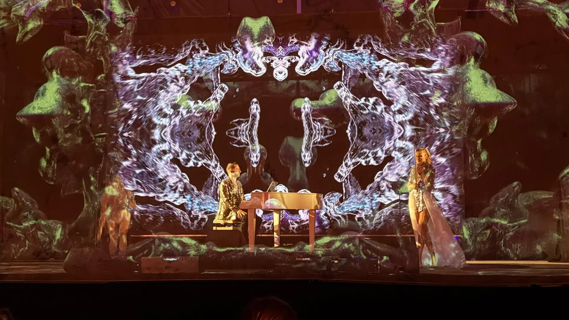 Hoofdafbeelding voor artikel Piano, hologrammen en projecties:…
