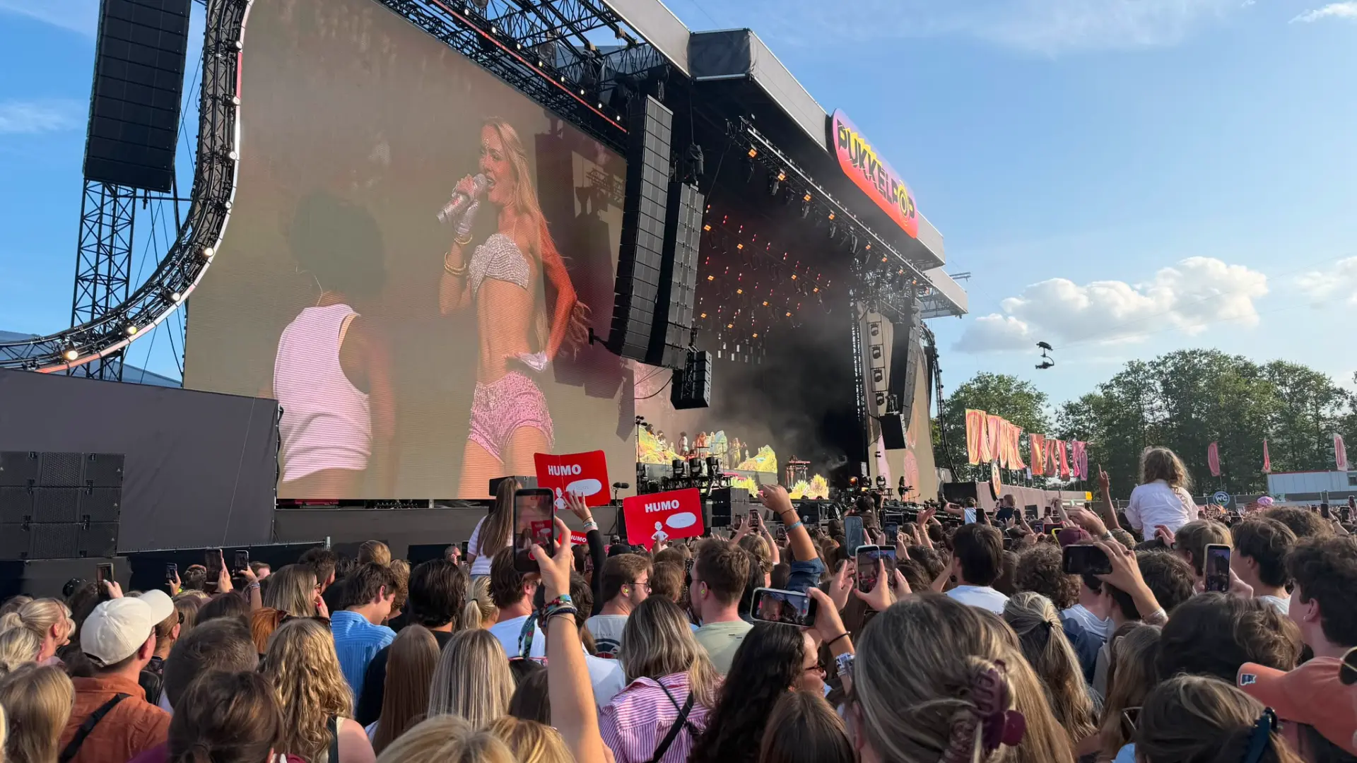 Hoofdafbeelding voor artikel Zara Larsson-gekte aan de…