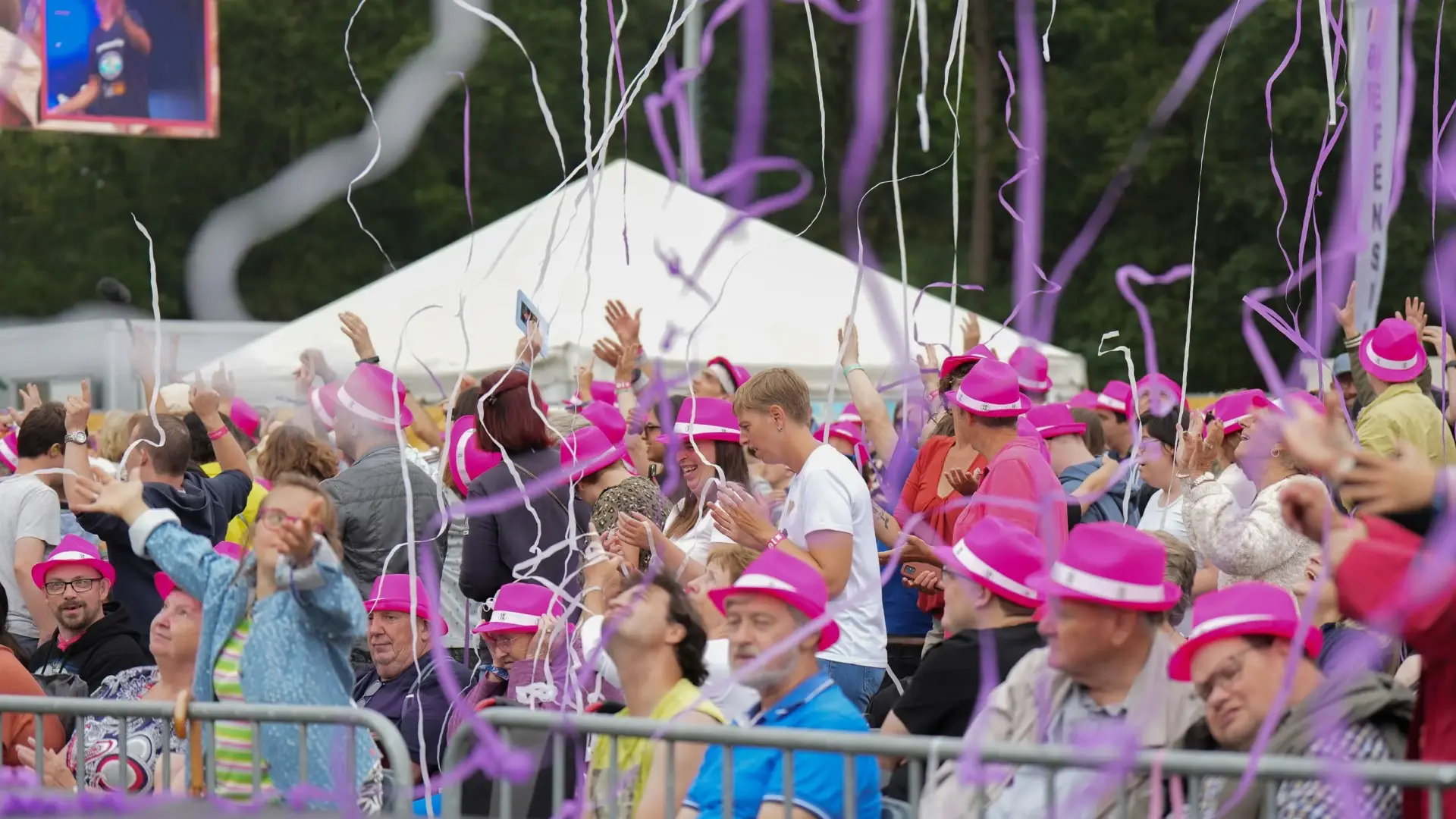Hoofdafbeelding voor artikel Ellen Tavernier live op Buitenbeenpop:…