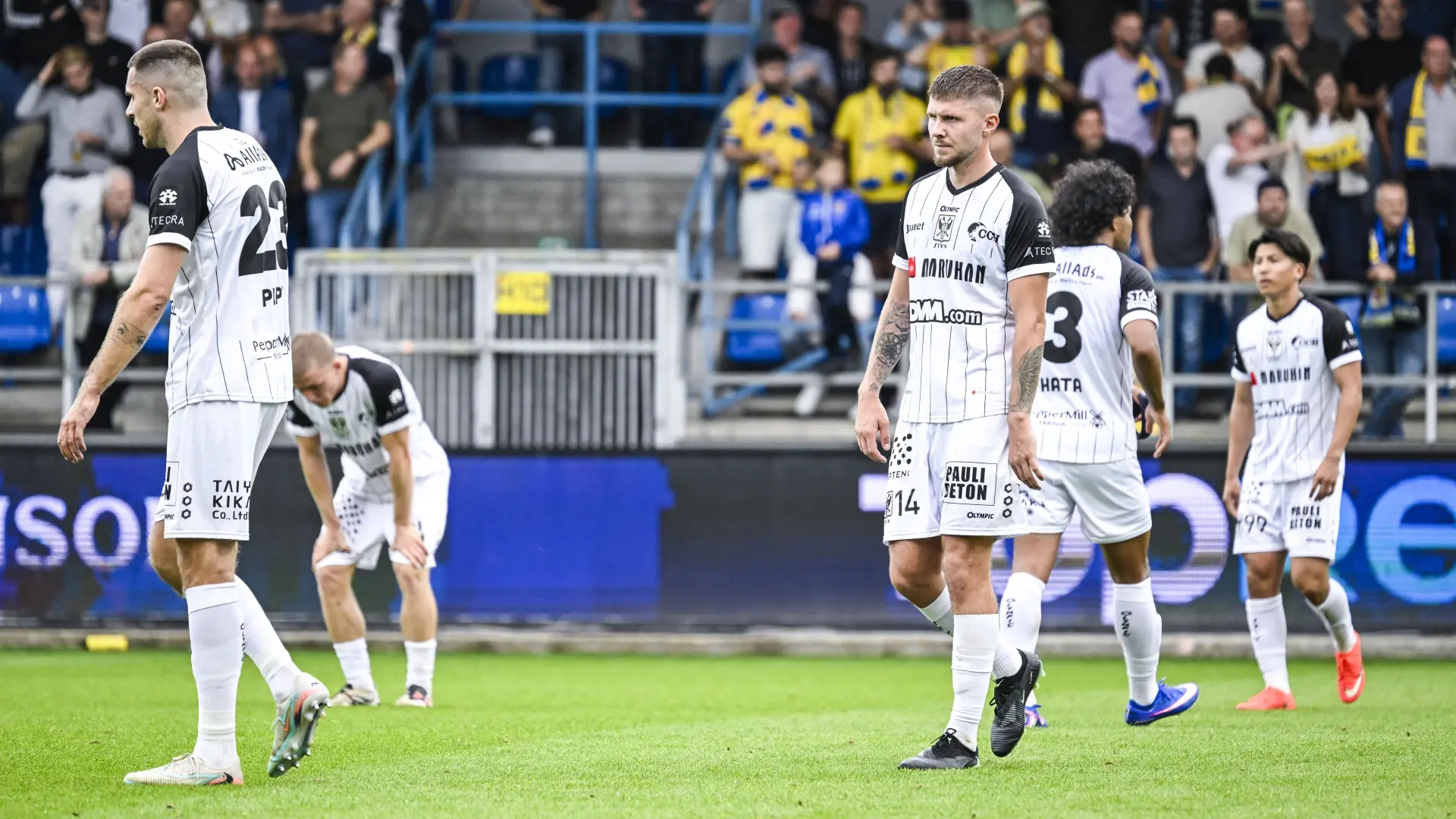 Hoofdafbeelding voor artikel Kanaries onderuit op bezoek…