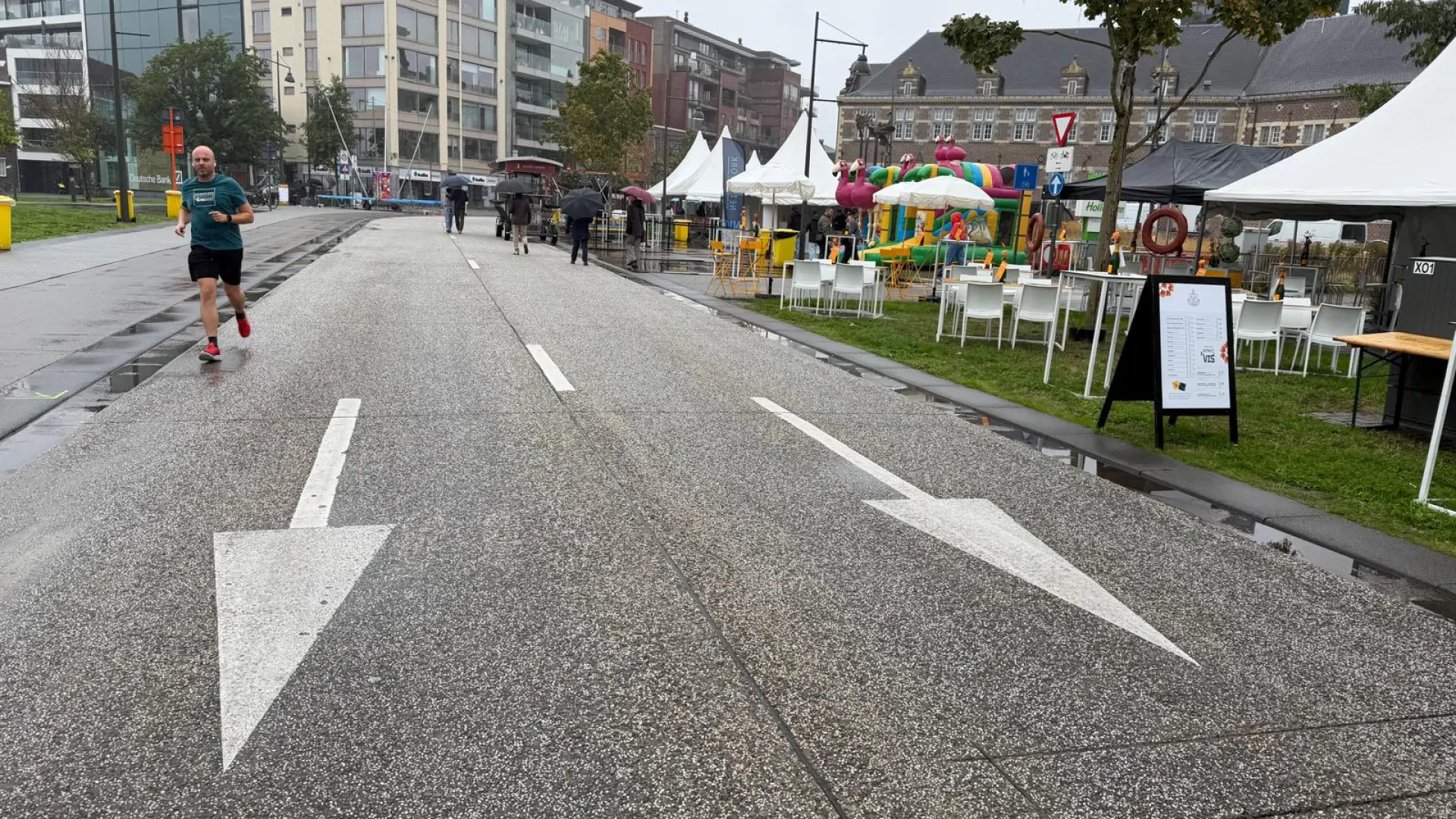 Hoofdafbeelding voor artikel Ondanks regen genieten joggers…