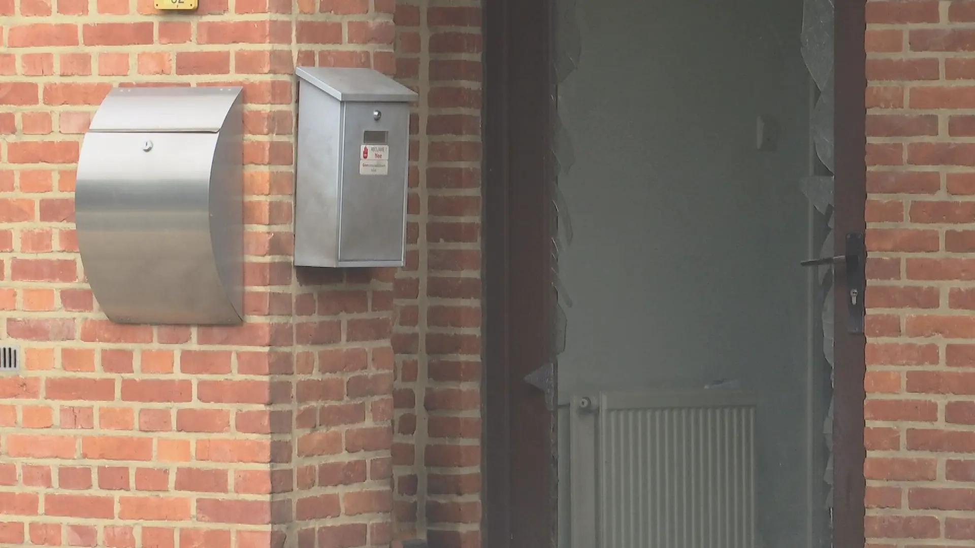Eén verdachte opgepakt na brandbommen bij woningen in Pelt en Houthalen