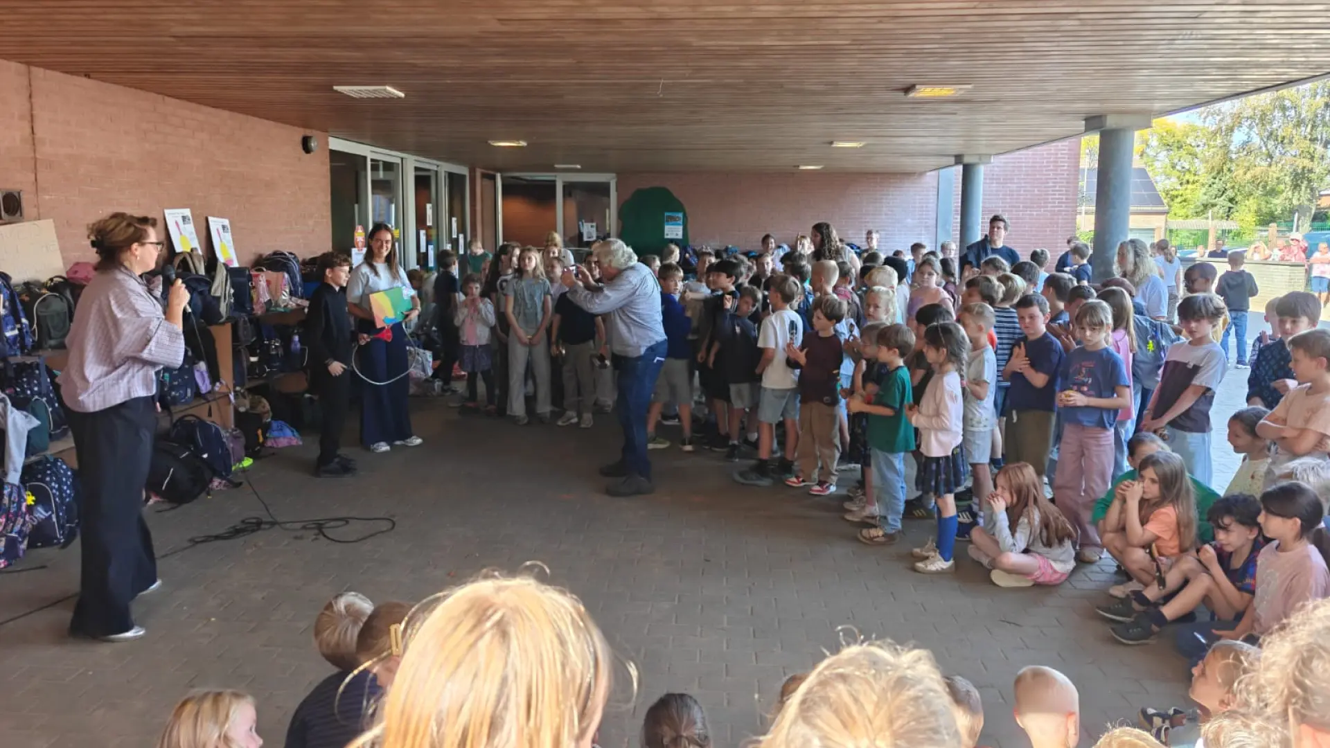 Hoofdafbeelding voor artikel Leerlingen in Zelem luiden…