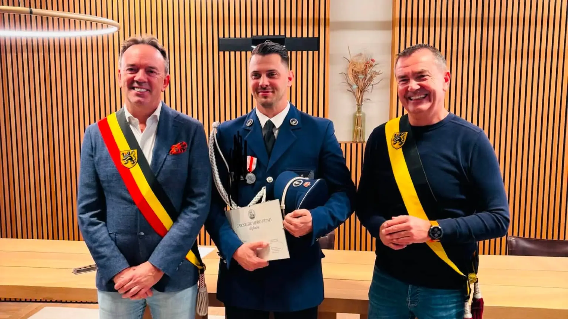 Bilzerse politieagent krijgt heldenmedaille na optreden bij schietpartij in Brussel