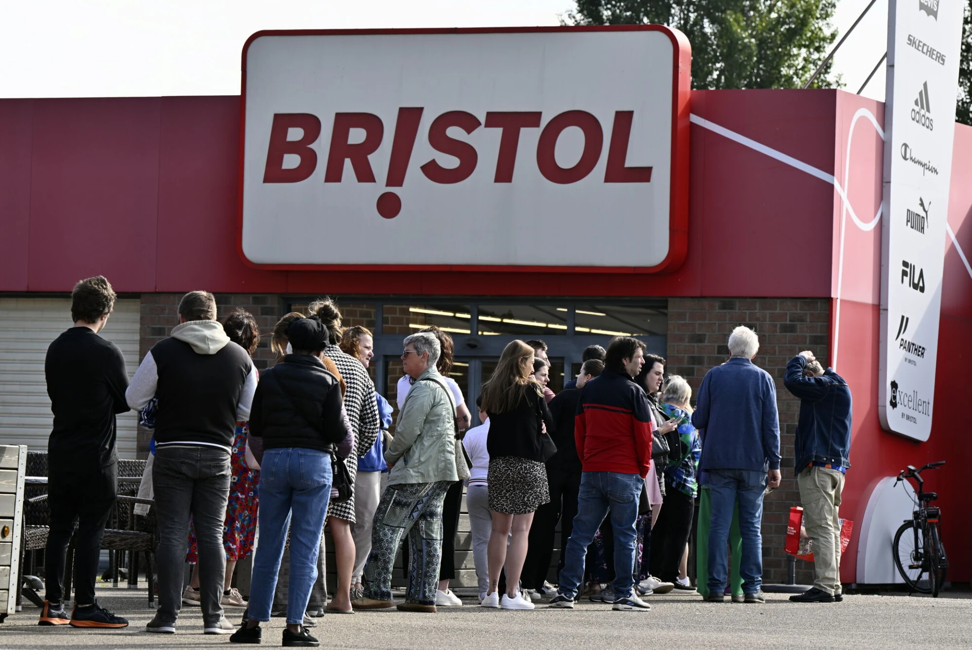 Limburgse Bristolwinkels overgenomen door Chaussea en Torfs: 250 jobs gered