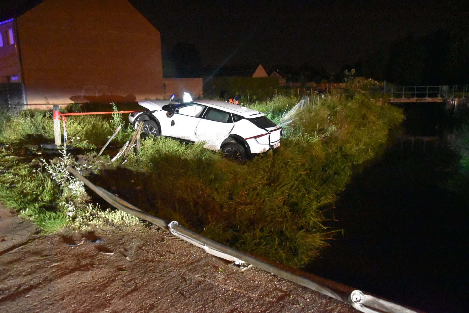 Bestuurder overleden na zware crash op Dommelbrug in Pelt