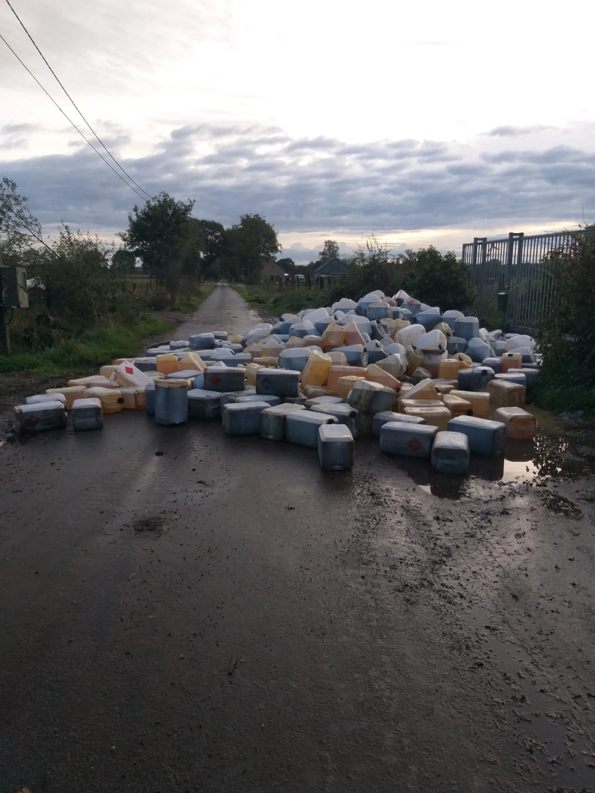 Postbode vindt 436 vaten met drugsafval in Bocholt