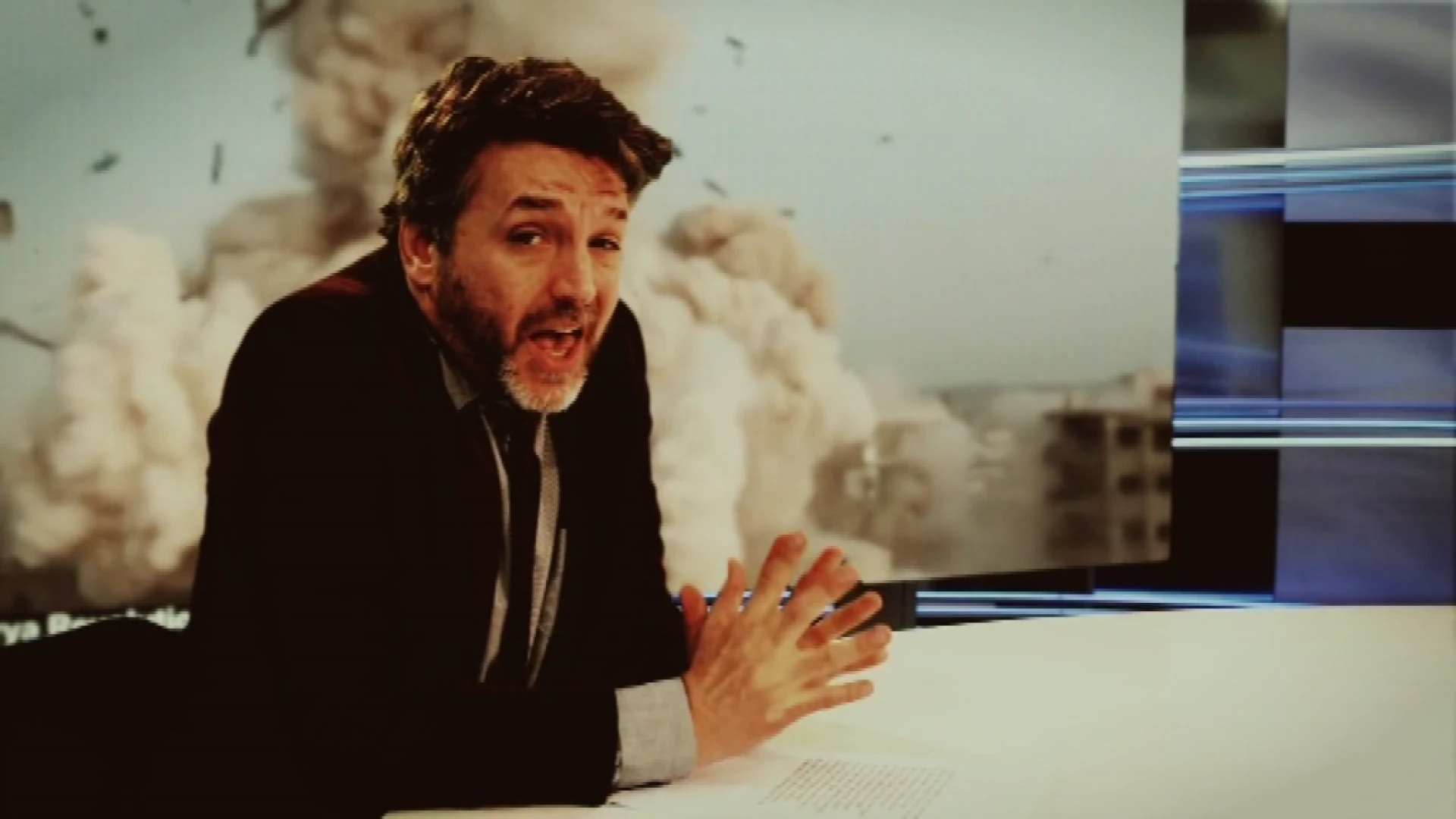 Meneer Michiels lost volledig Limburgse videoclip: 'Zand In Ons Ogen'