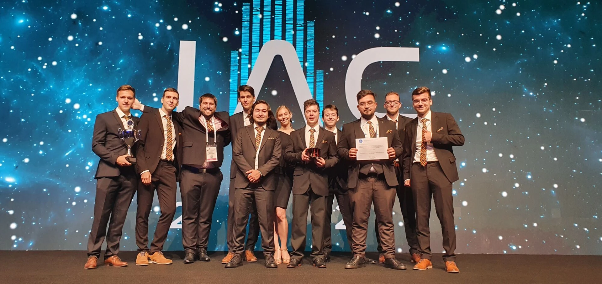 UHasselt-studenten OSCAR-QUBE winnen prestigieuze prijs op grootste ruimtevaartcongres