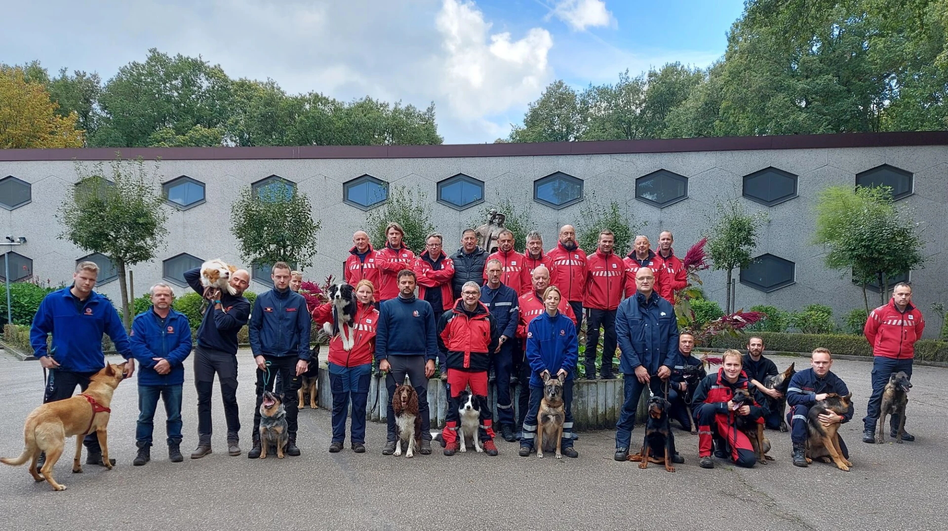 Limburgse veiligheidsschool organiseert gespecialiseerde opleiding Nederlandstalige en Franstalige reddingshonden