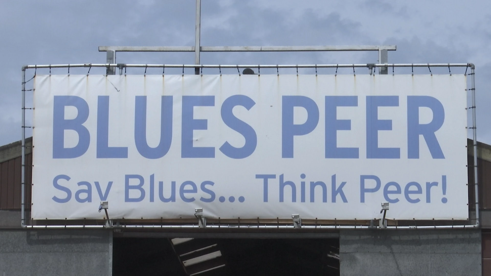 Man met levenslang rijverbod raast dronken voorbij Blues Peer