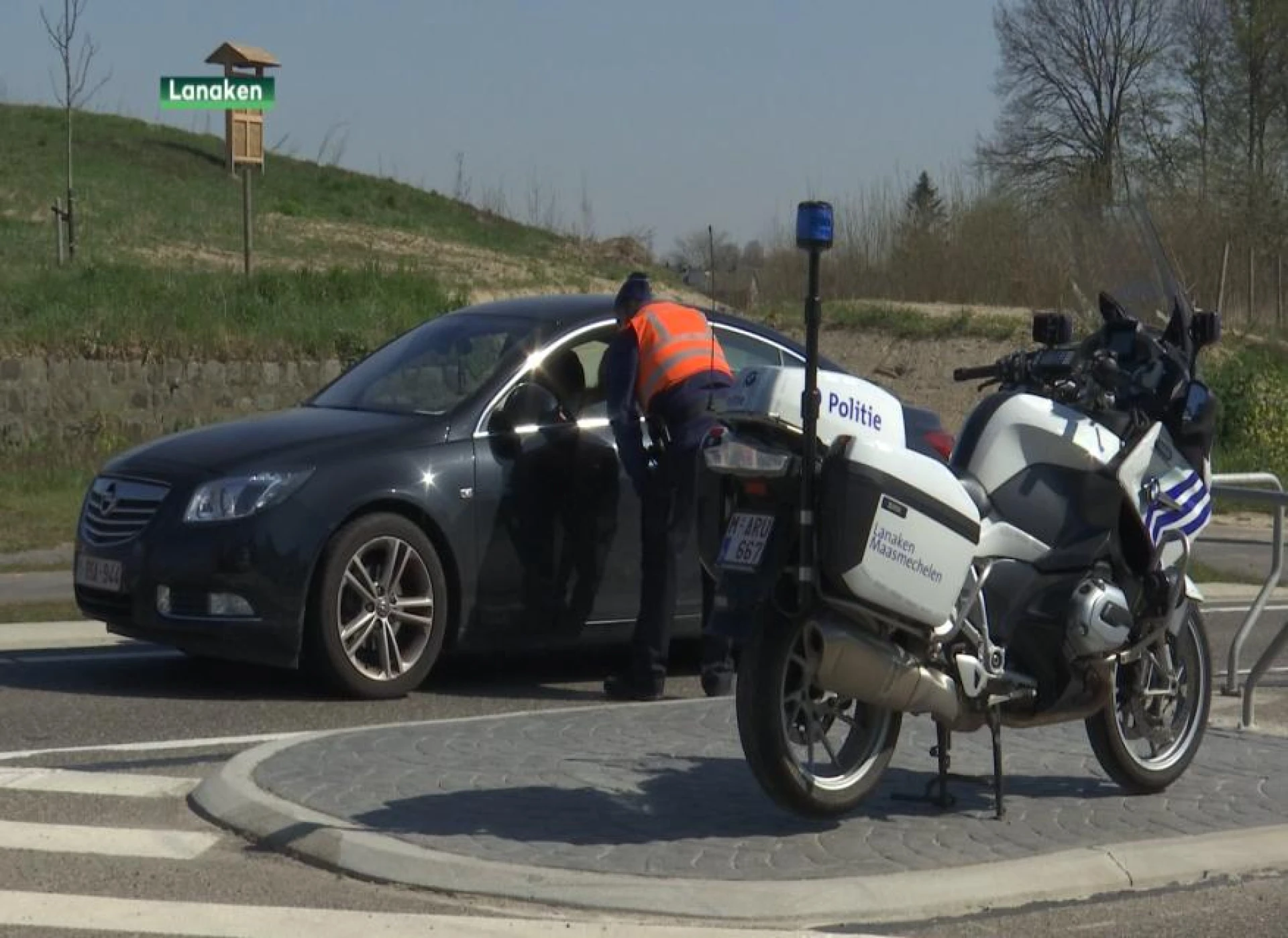 Grensbarricade in Smeermaas verwijderd