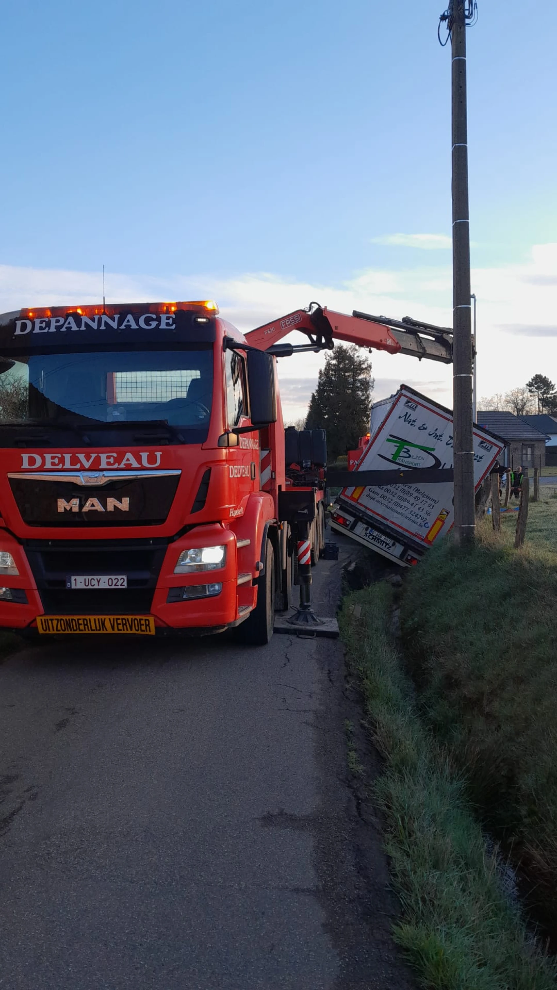 Vrachtwagen rijdt zich vast in Hasseltse Trekschurenstraat