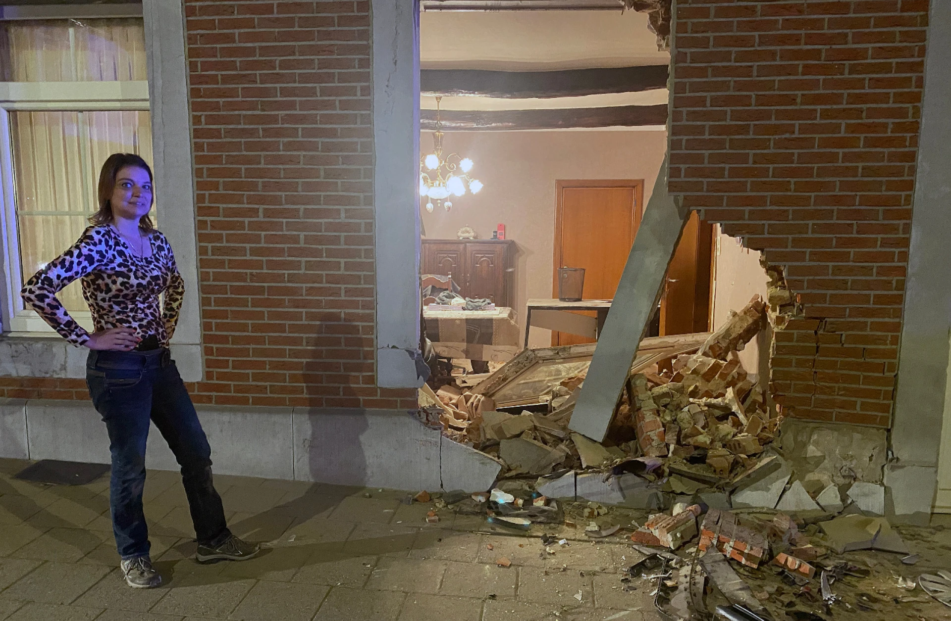 Auto ramt muur van woning in Gelinden: bestuurder gewond