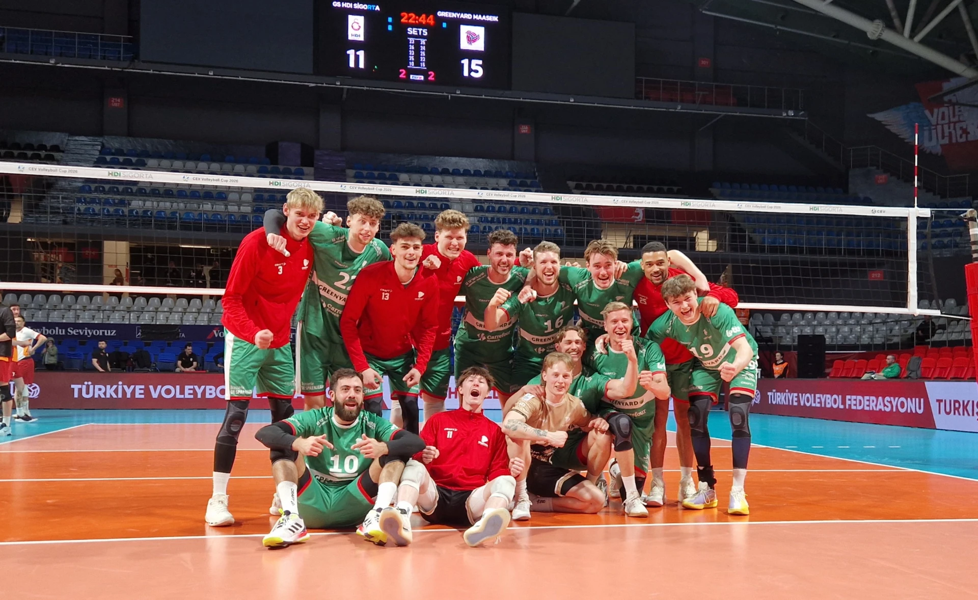 Machtig Maaseik dwingt Galatasaray op de knieën na memorabele vijfsetter