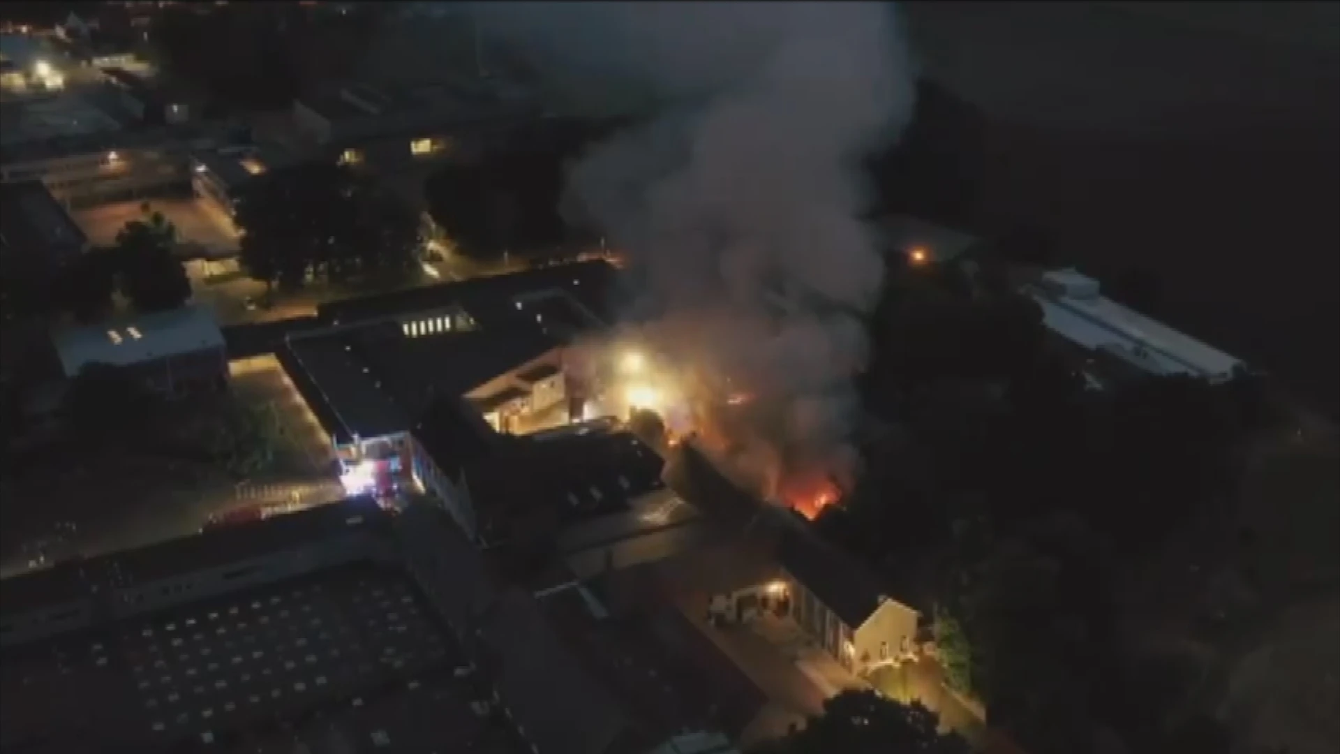 Zware brand legt houtafdeling school Maaseik plat