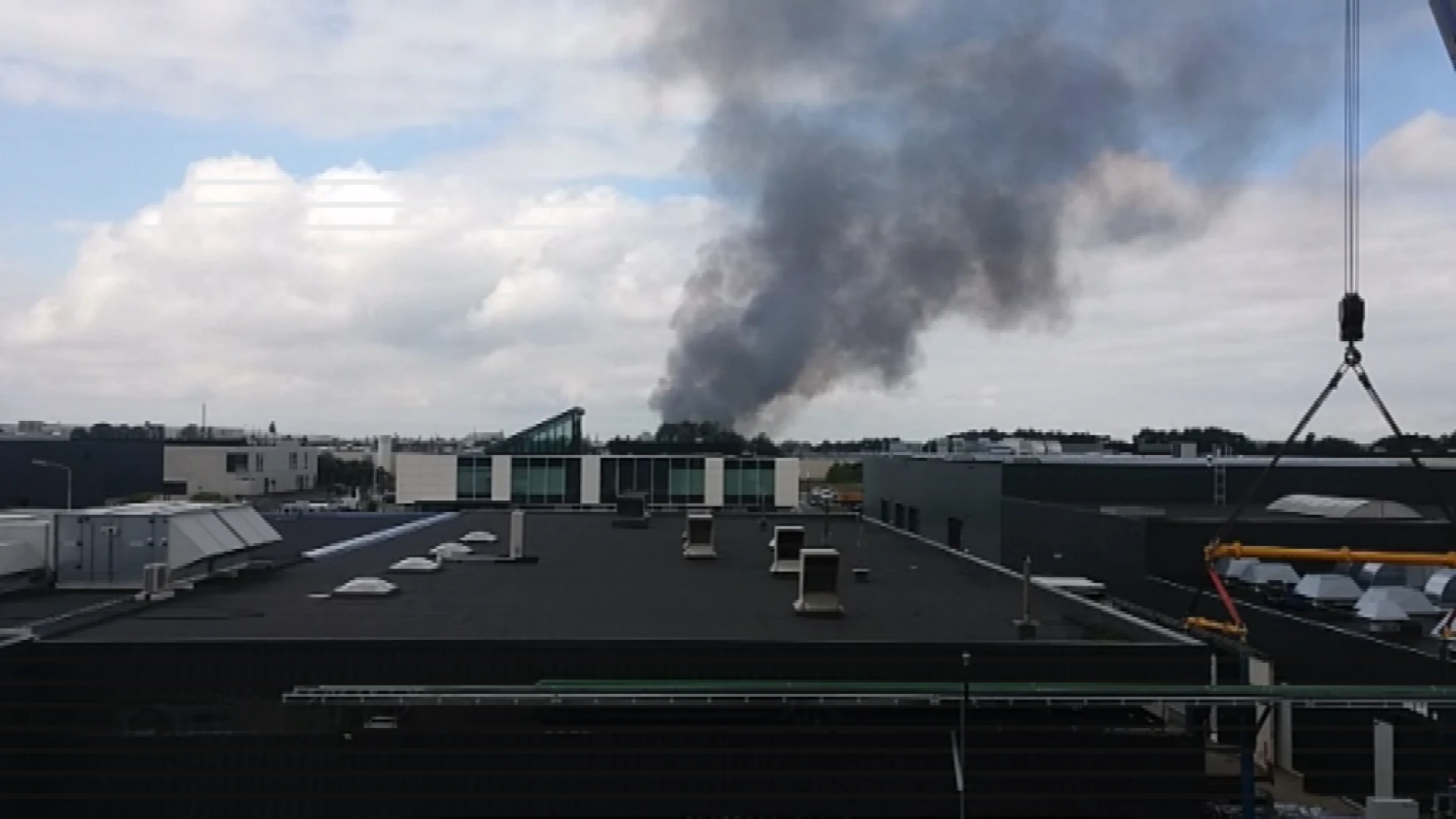 Hevige brand in schrijnwerkerij Sint-Truiden