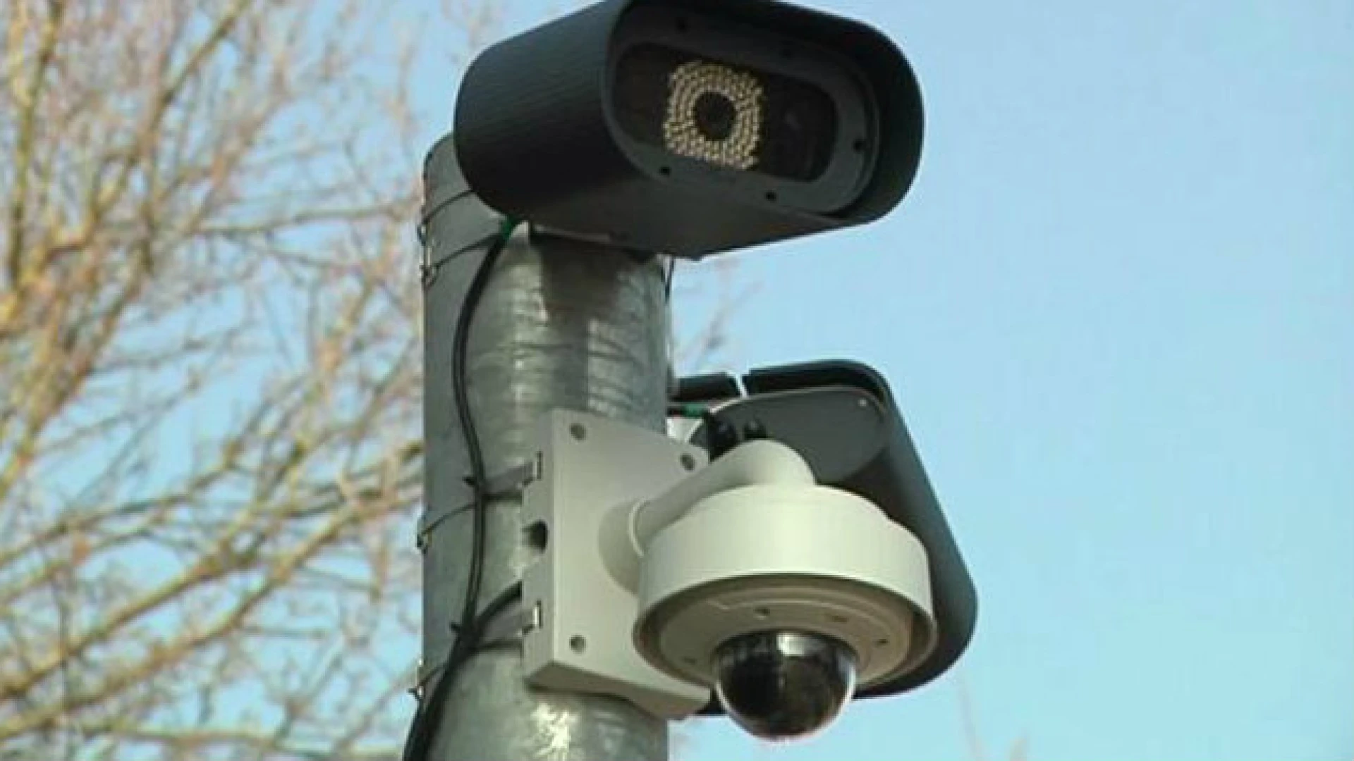 Meeuwen-Gruitrode hangt camera’s aan sporthal om vandalisme tegen te gaan