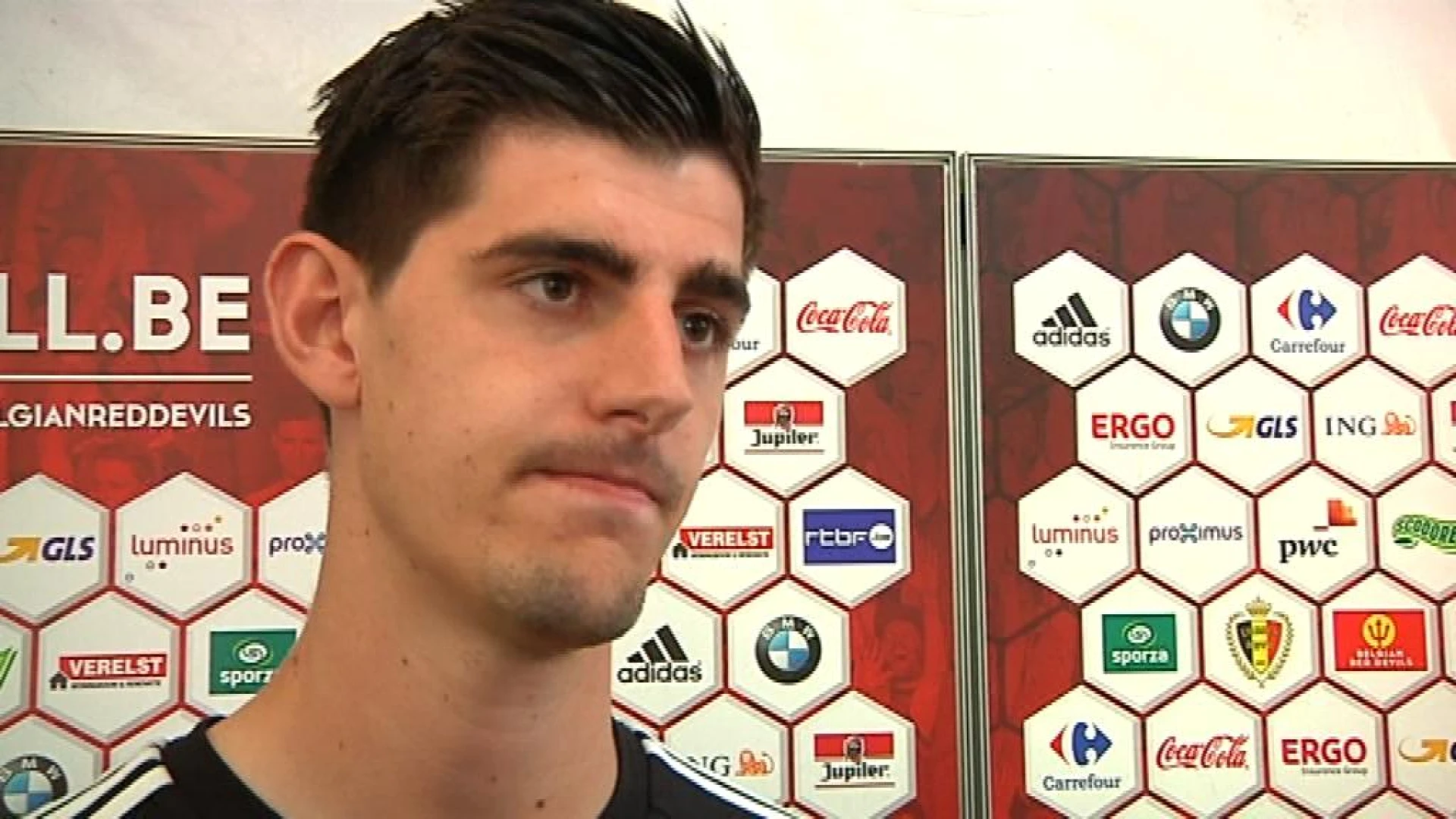 Courtois al geopereerd en meerdere maanden out