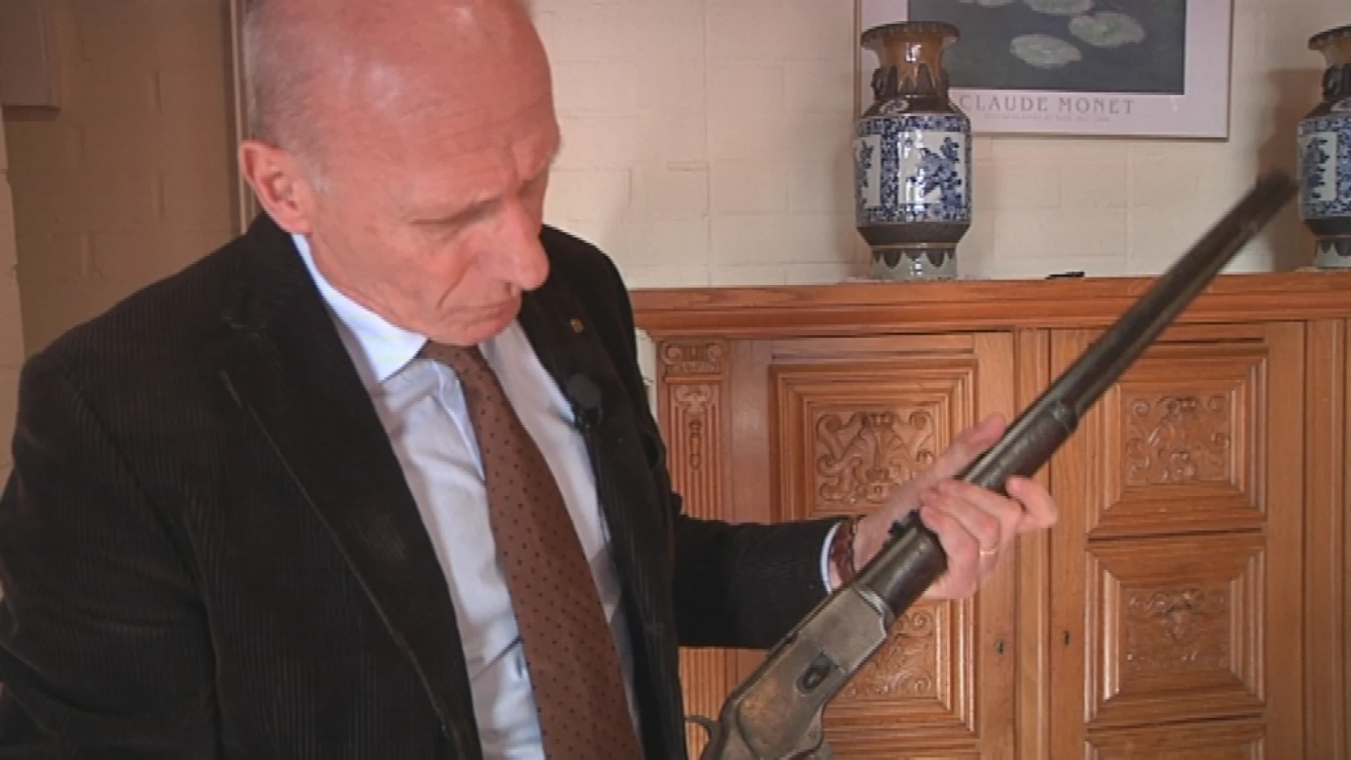 Politie LRH neemt geweer van burgemeester Ham in bewaring