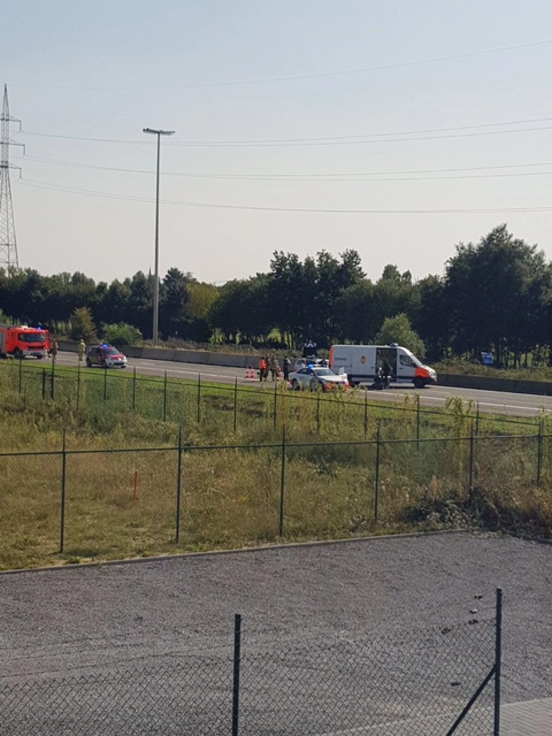 E313 in Tessenderlo uur lang afgesloten na vondst van verdacht pakket