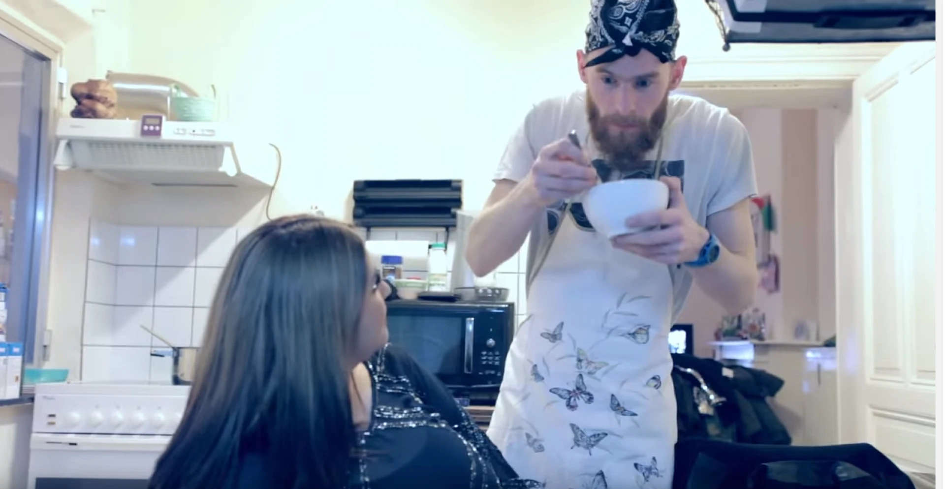 Rapper Fonzy Fons ligt ‘Onder de sloef’ van zangeres Claudia Guarraci