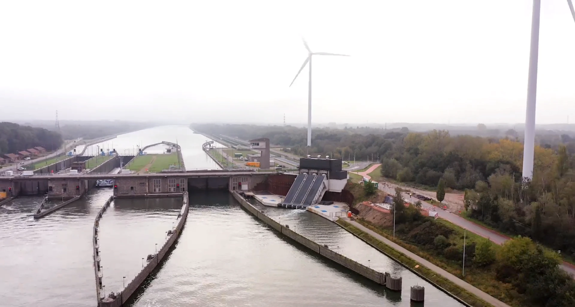Volg hier live het invaren van de fietsbrug in Godsheide