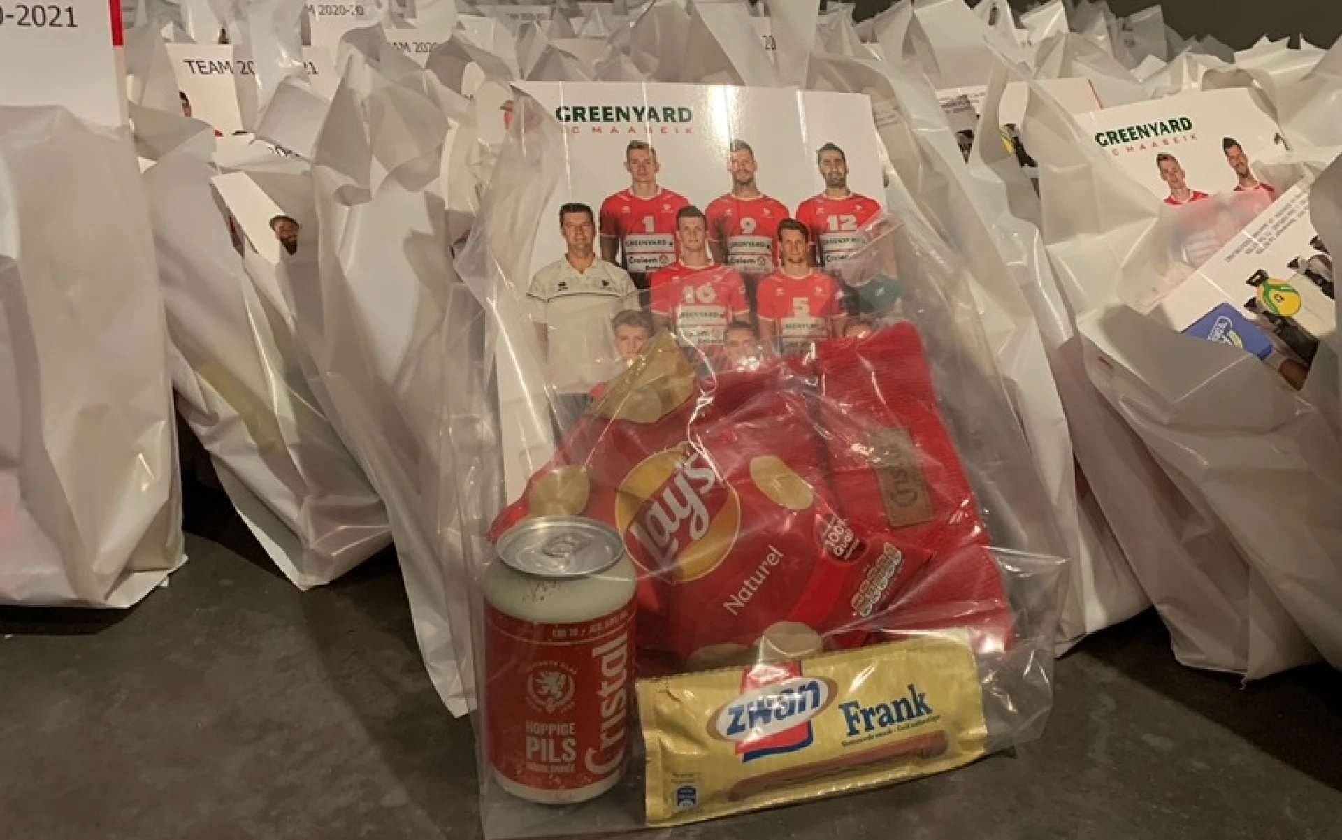 Volleybalclub Greenyard Maaseik trakteert supporters op verrassingspakket aan huis