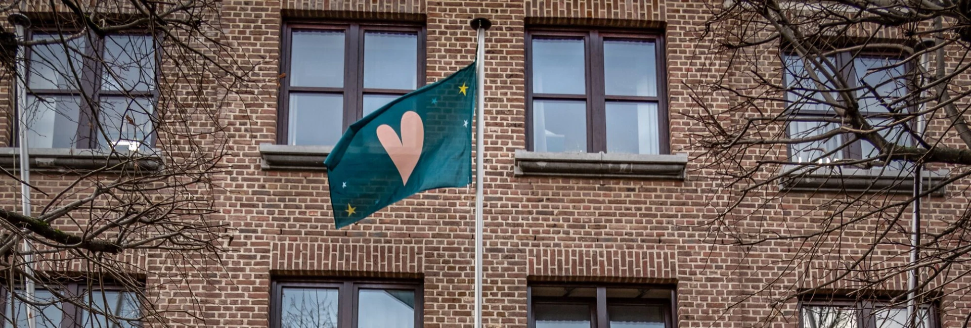 Tongeren hijst Koestervlag om gezinnen die kind verloren te steunen