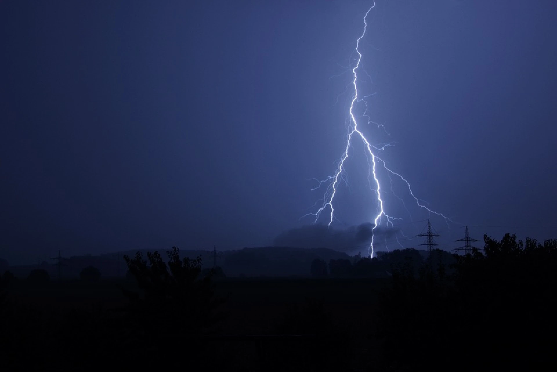 Eerste onweersbuien vanaf 15 uur boven Limburg