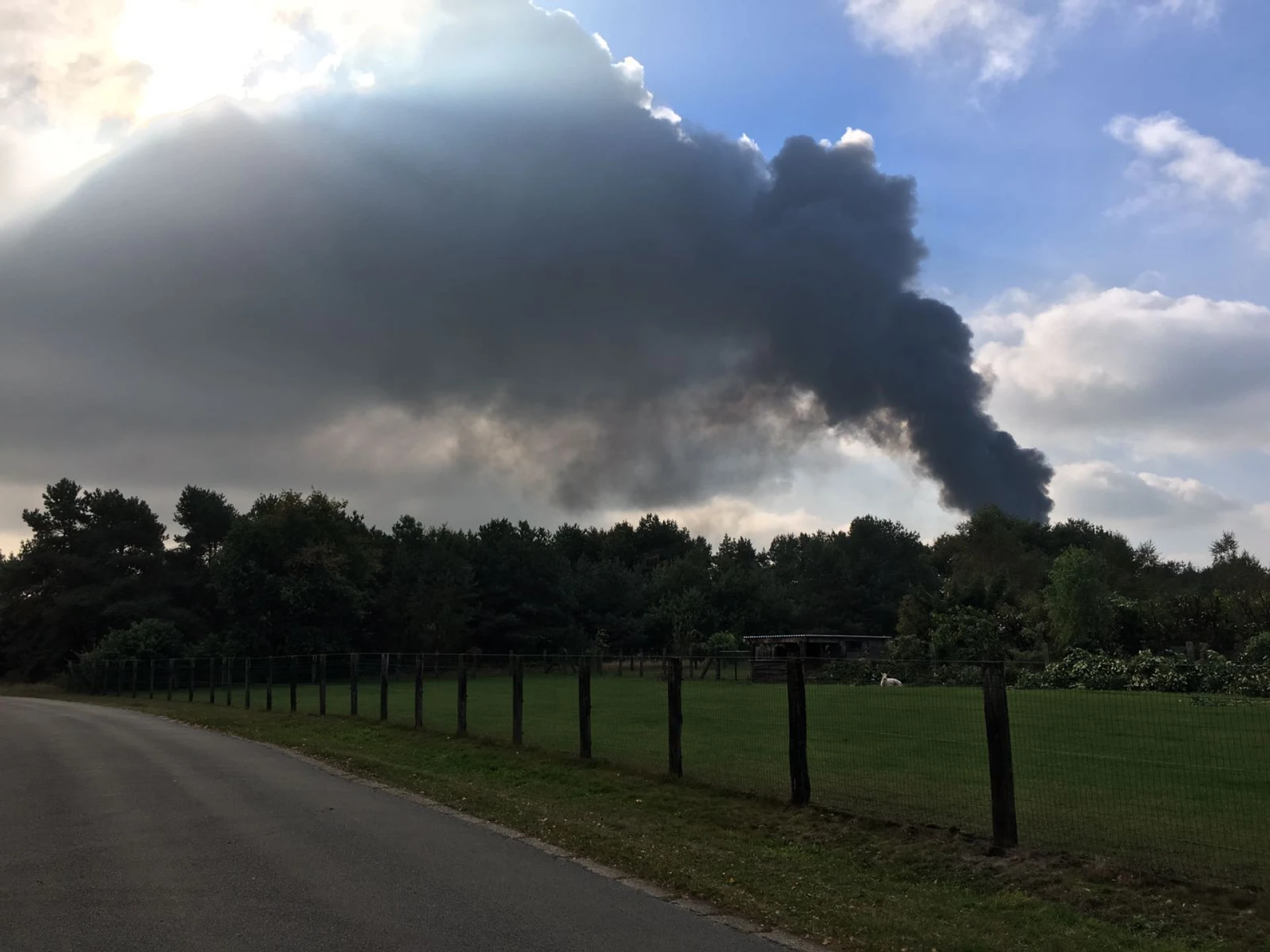 Zware brand op bedrijventerrein in Overpelt