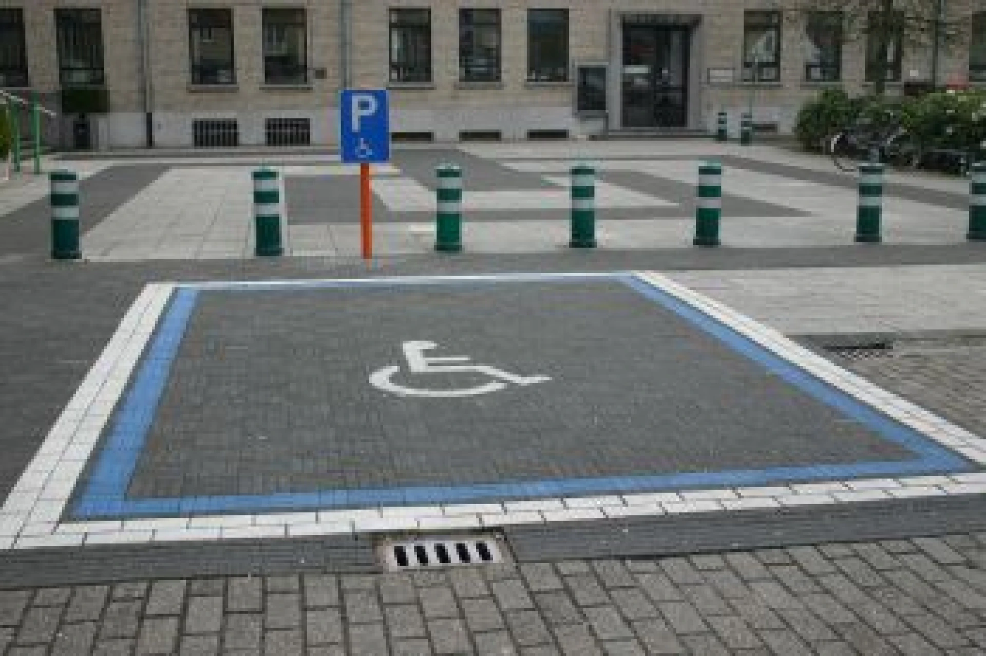 Provinciale actie tegen foutief parkeren op gehandicaptenplaats