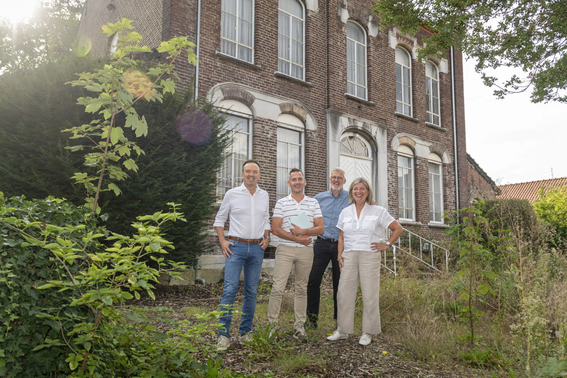 Jongvolwassenen van vzw Heide Atelier openen ijssalon in Pastorij Beverst