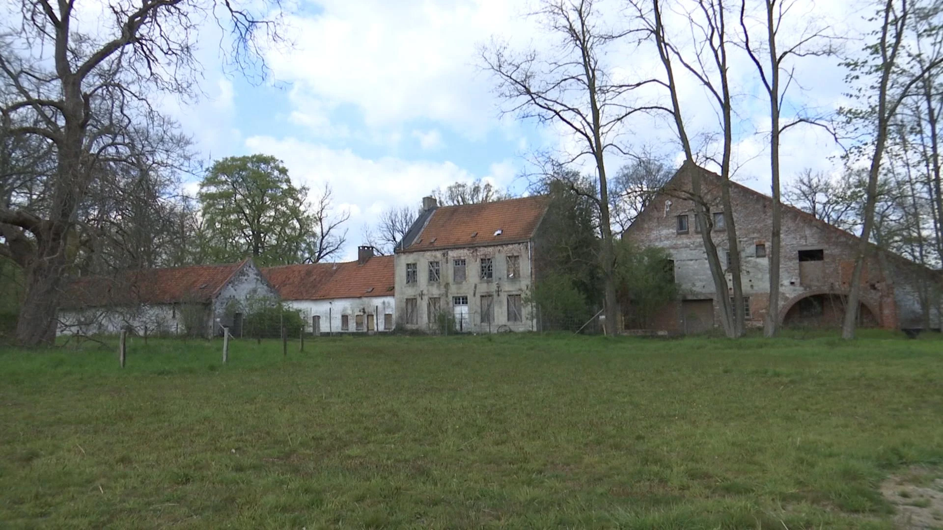 Herstellingswerken aan boomgaard Hobos in Pelt