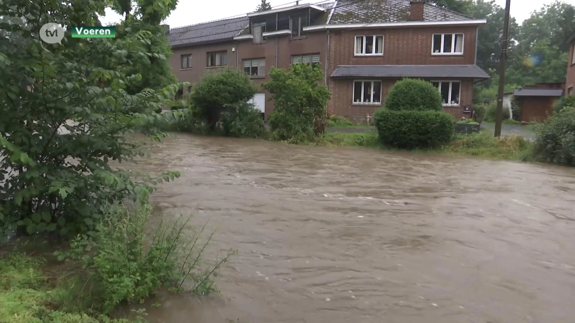 Water breekt door dijk in Voeren: 140 woningen geëvacueerd