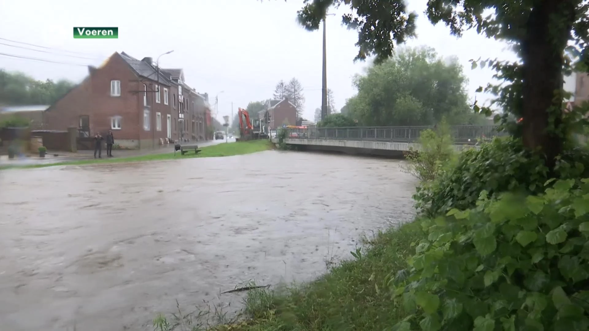 ZONDVLOED IN LIMBURG: Heel de dag nieuwsuitzendingen