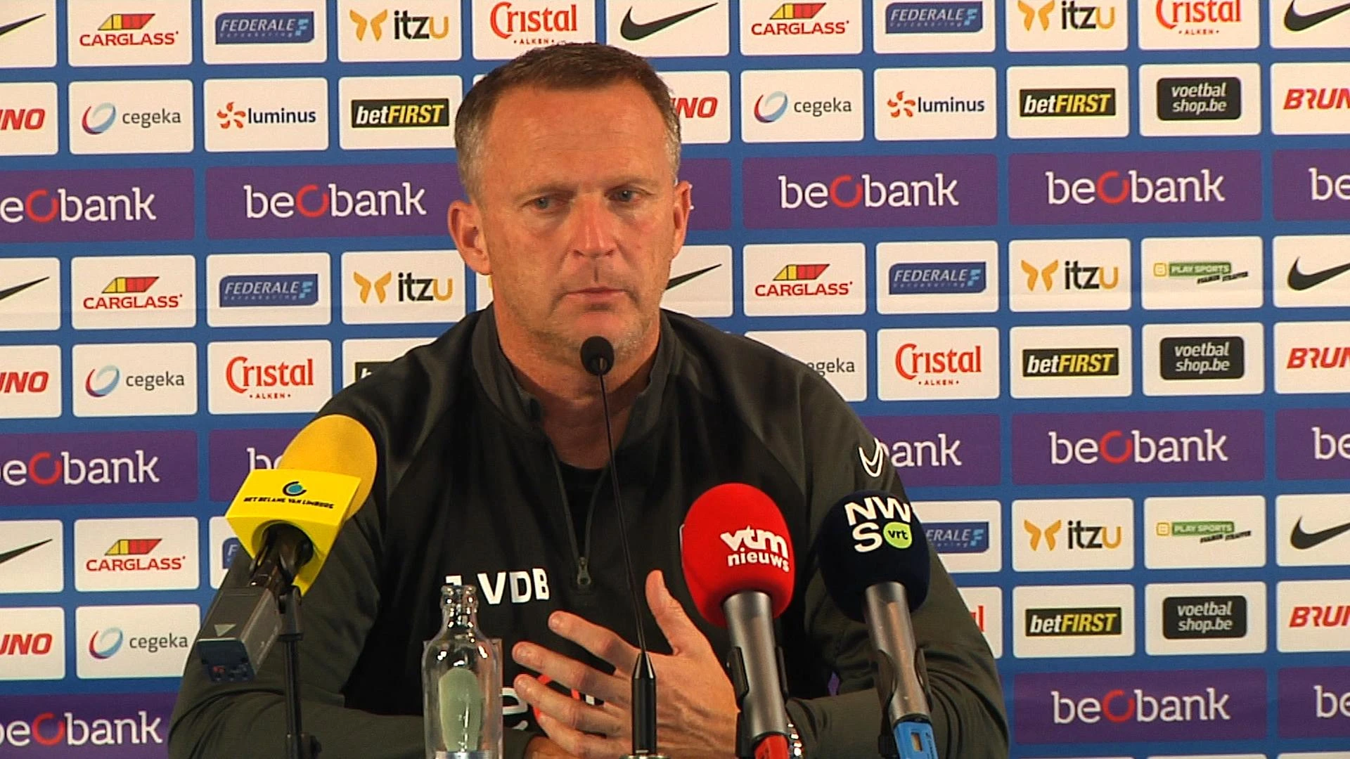 Racing Genk ontslaat trainer John van den Brom