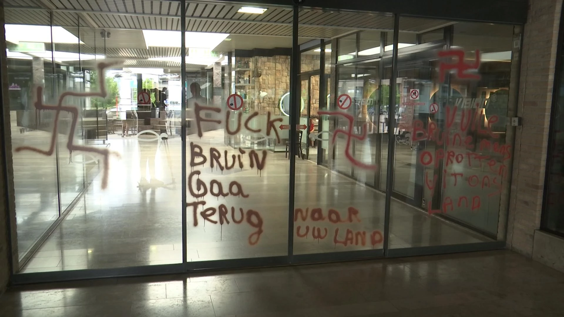 Graffitispuiters van racistische slogans in Bilzen, Lanaken en Tongeren riskeren 10 maanden cel