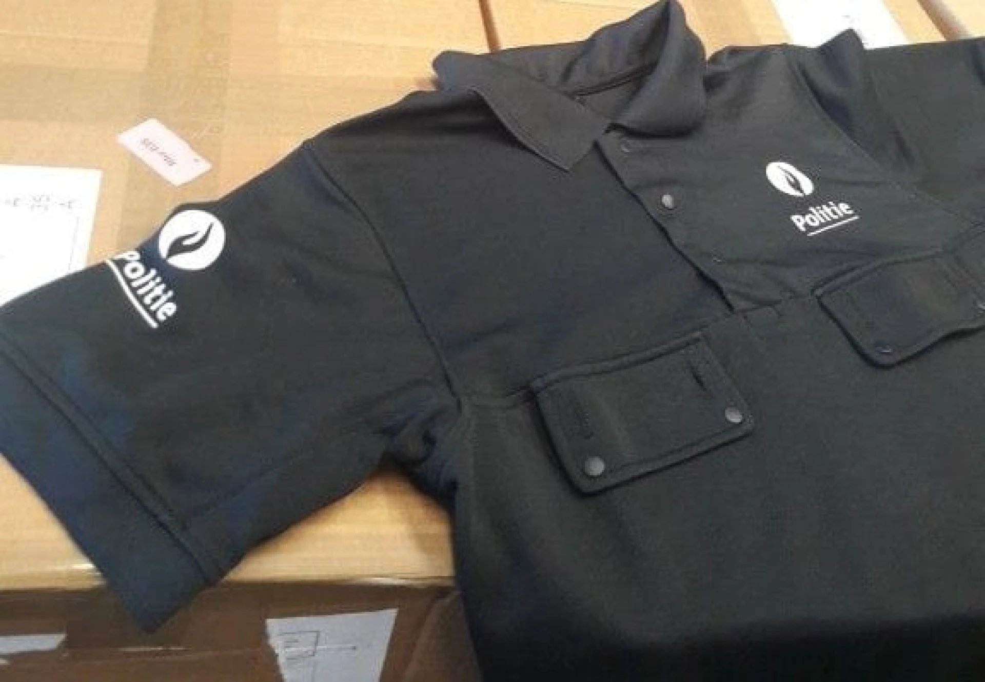 Politie Beringen-Ham-Tessenderlo draagt blauwe polo's, en dat is niet wettelijk