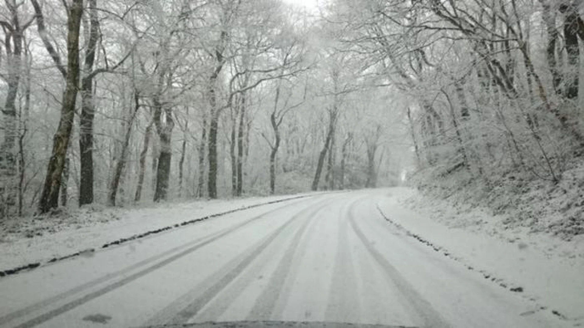 Opgelet voor smeltende sneeuw en gladde wegen