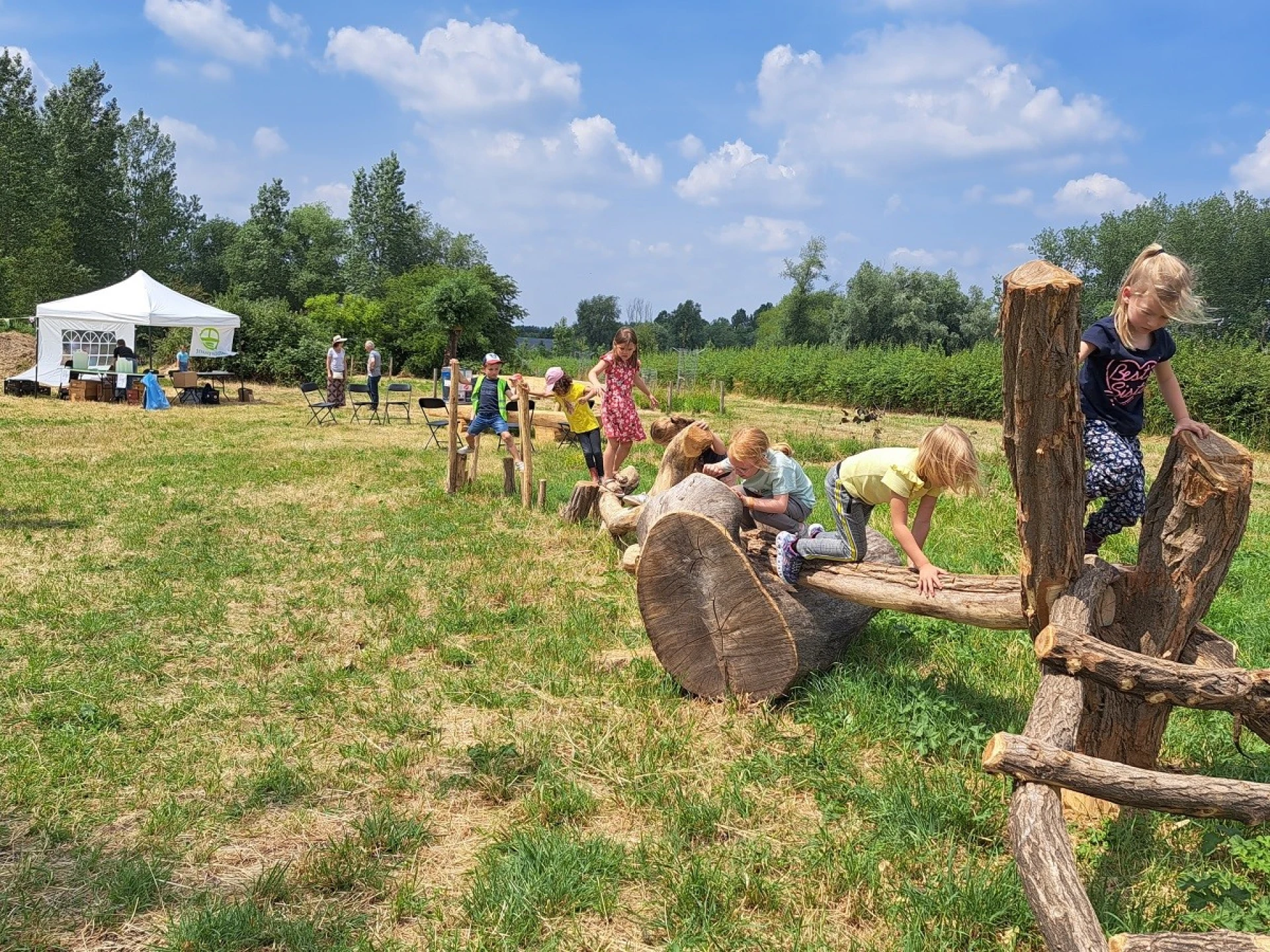 Hoeselt opent speelzone en buitenklas in natuurgebied Vallei van de Winterbeek