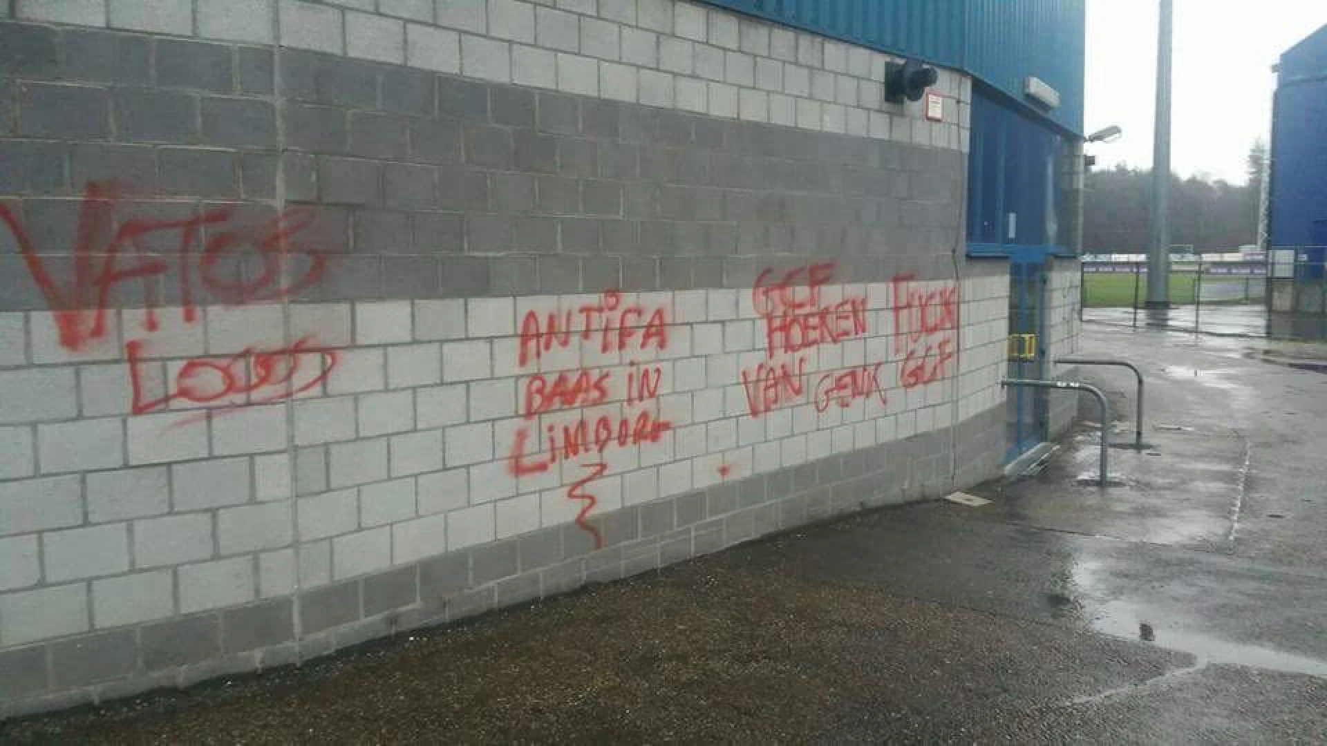Muren Cristal Arena beklad door Standardsupporters
