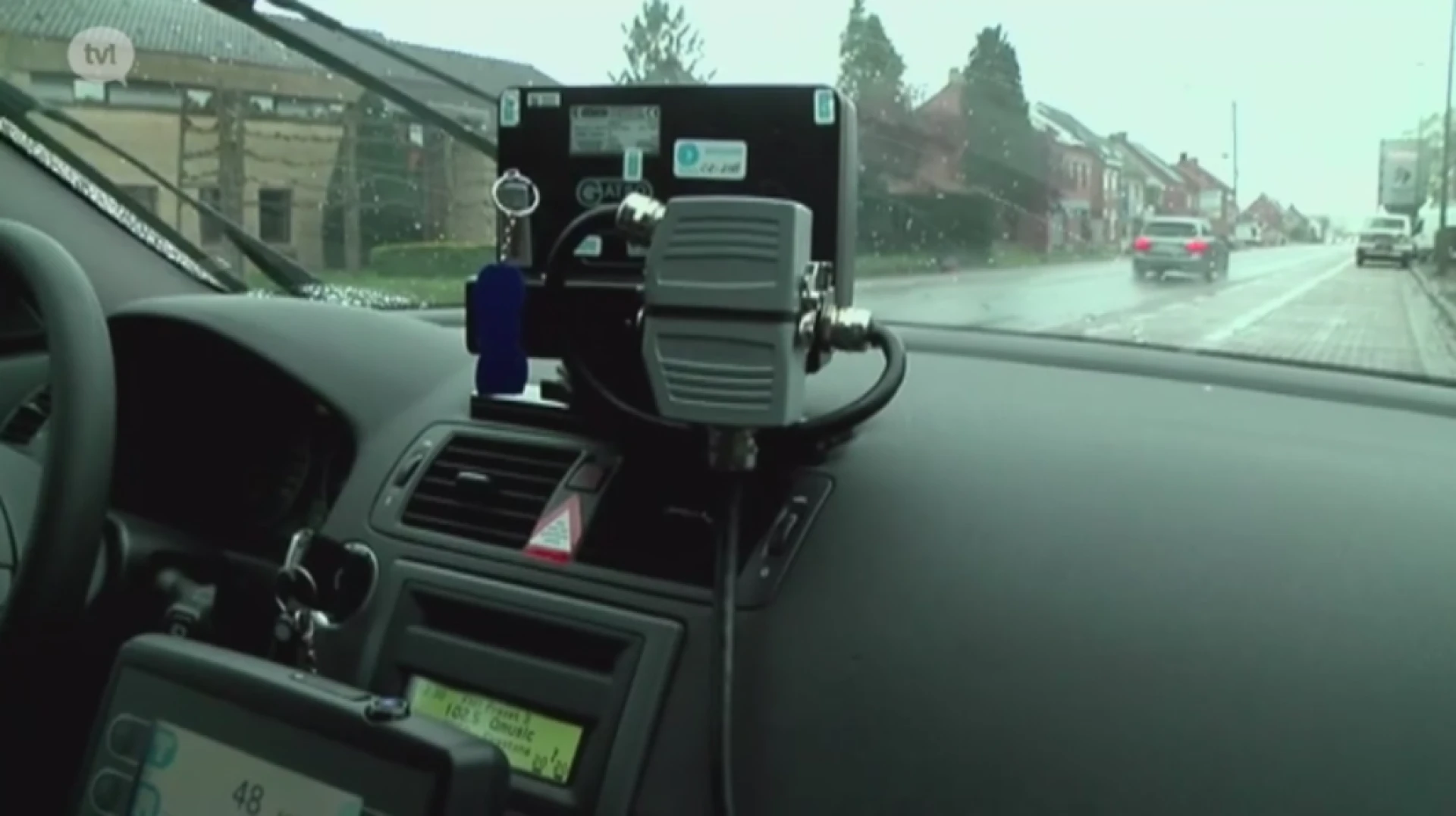 Politie onderschept twee wagens tijdens race op N80 in Alken