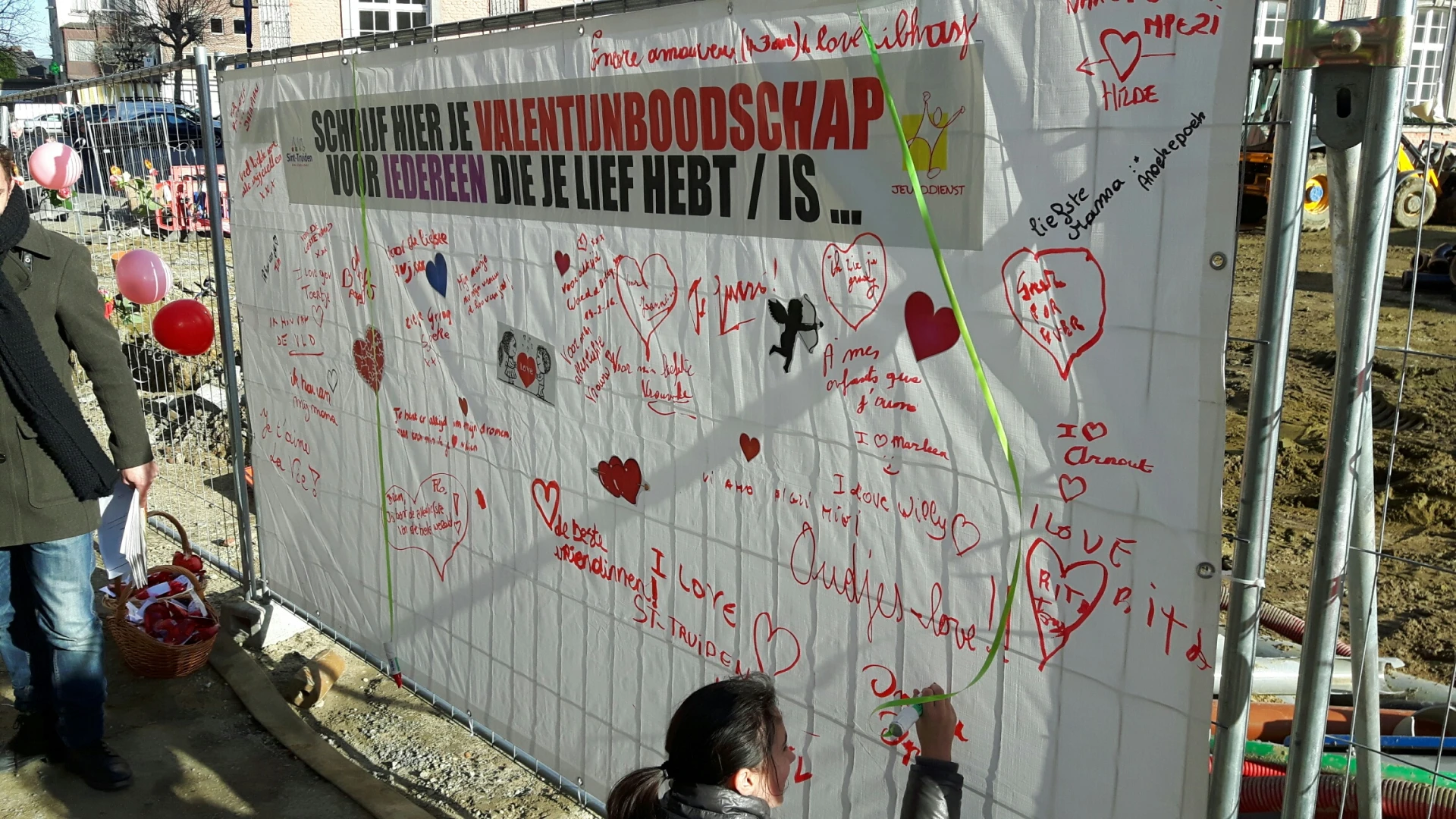 Schrijf je Valentijnswensen op deze muur in Sint-Truiden