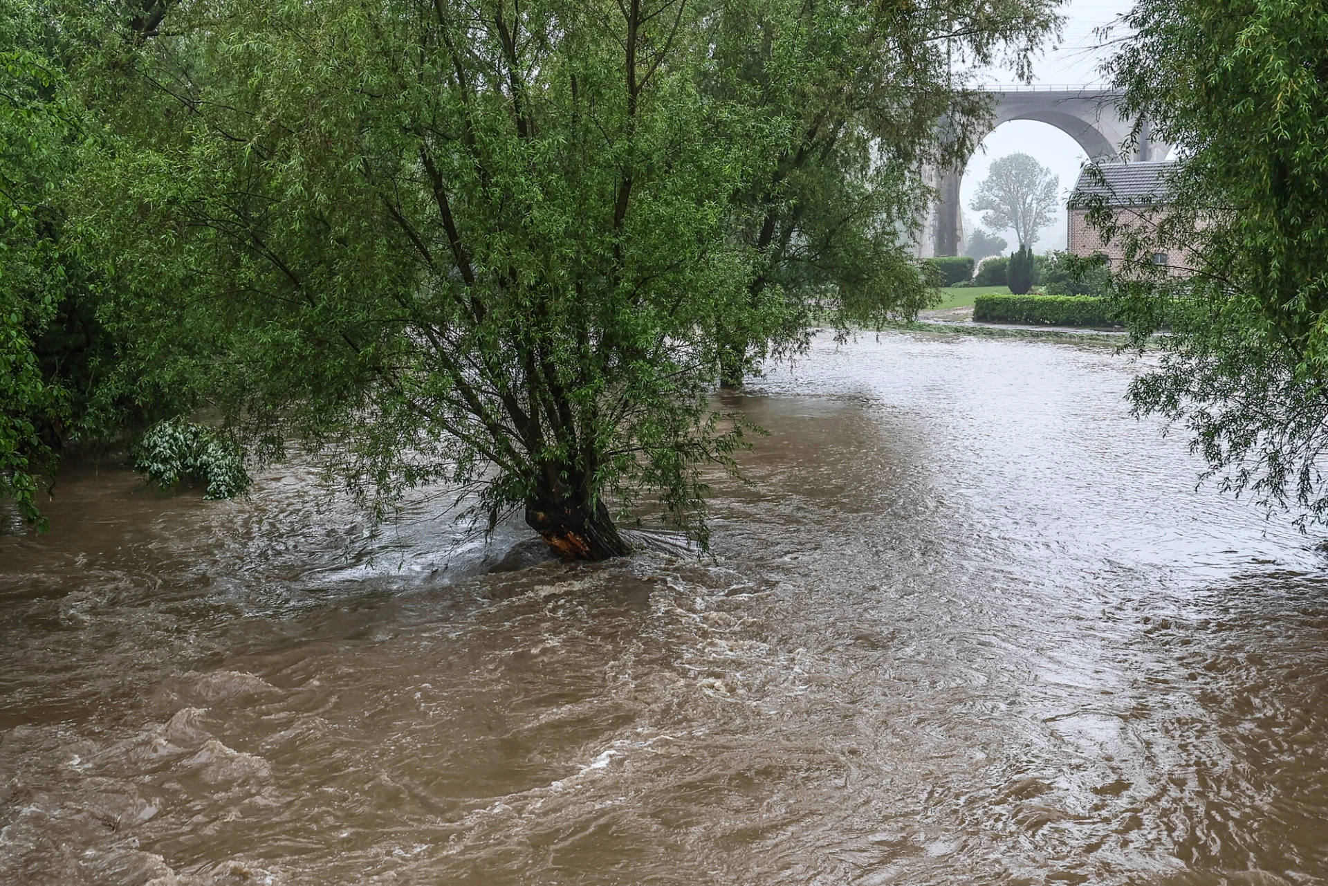Nieuwe onweders op komst in Limburg: "Kans op grotere wateroverlast dan afgelopen vrijdag"
