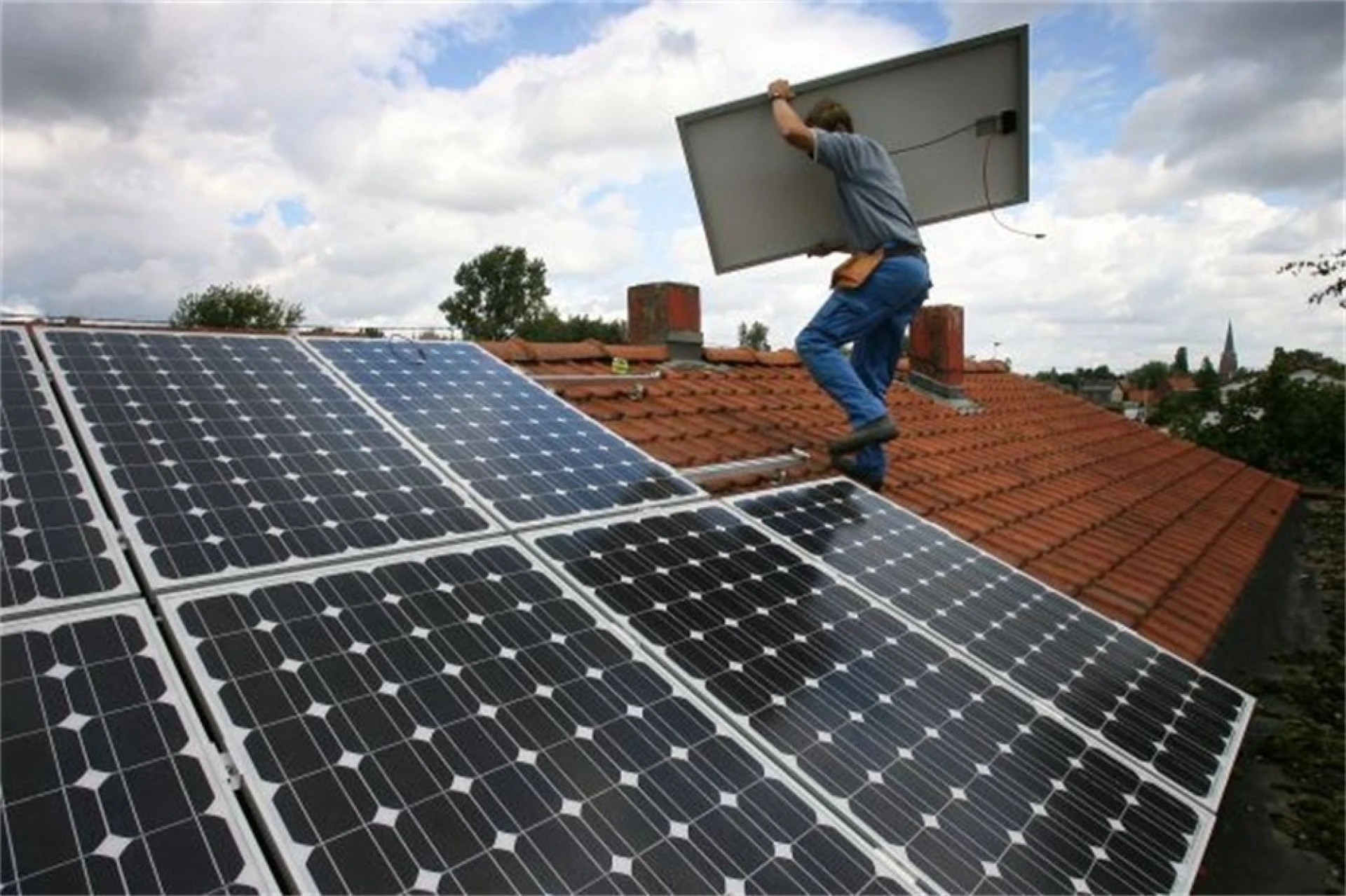 Parket Limburg onderzoekt massale fraude met zonnepanelen op kap van de belastingbetaler