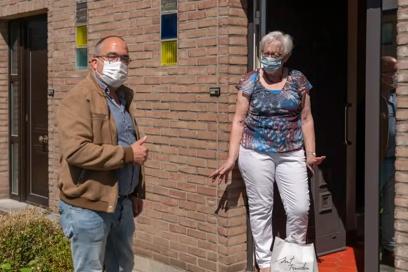 Bibliotheek Toni Coppers levert duizendste boekenpakket aan huis